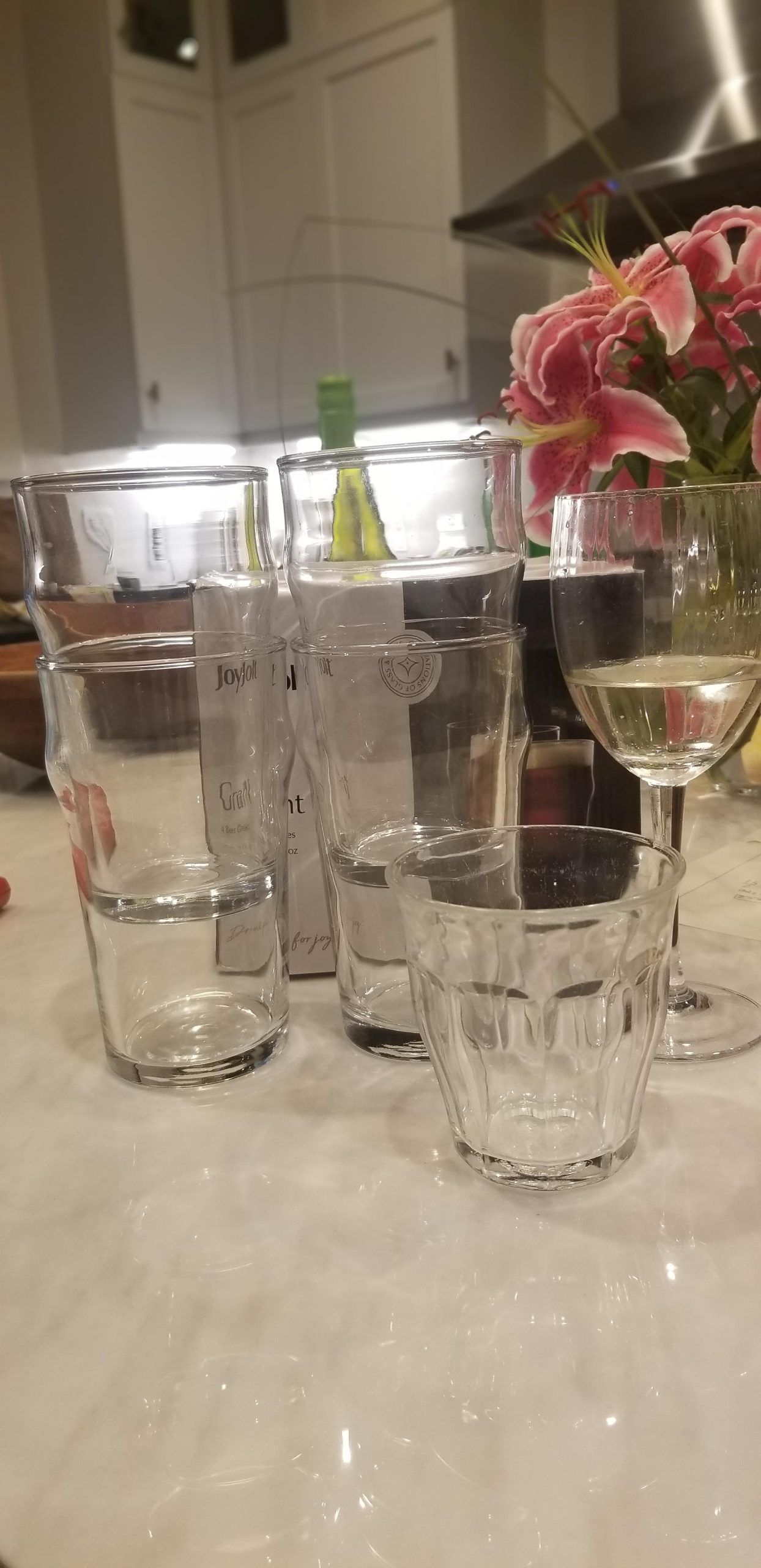 JoyJolt Grant 19oz Beer Pint Glasses Set of 4. Large Beer Pint Glass Capacity in a Traditional Pub Drinking Glasses Design. Oversized Beer Glasses Set for Guinness, Stout, and Big Craft Beer Glasses customer photo 2