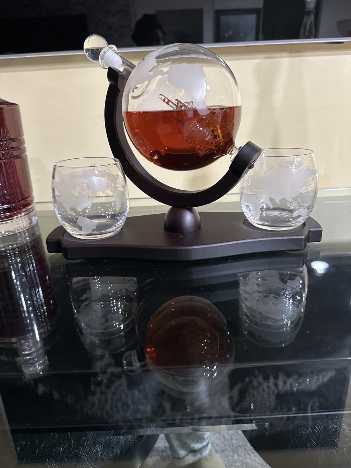 Whiskey Globe Decanter Set with 2 Glasses in Gift Box - Whiskey decanter for Liquor, Whiskey, Brandy, Gin, Rum, Tequila, Vodka, and Brandy - Home Bar Accessories for Men and Women customer photo 1