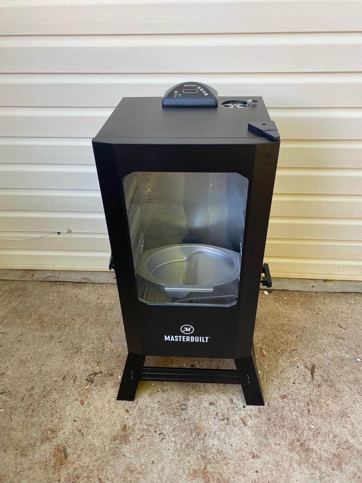 Masterbuilt 30-inch Digital Electric Vertical BBQ Smoker with Leg Kit, Side Wood Chip Loader and 710 Cooking Square Inches, Model MB20070421 customer photo 1
