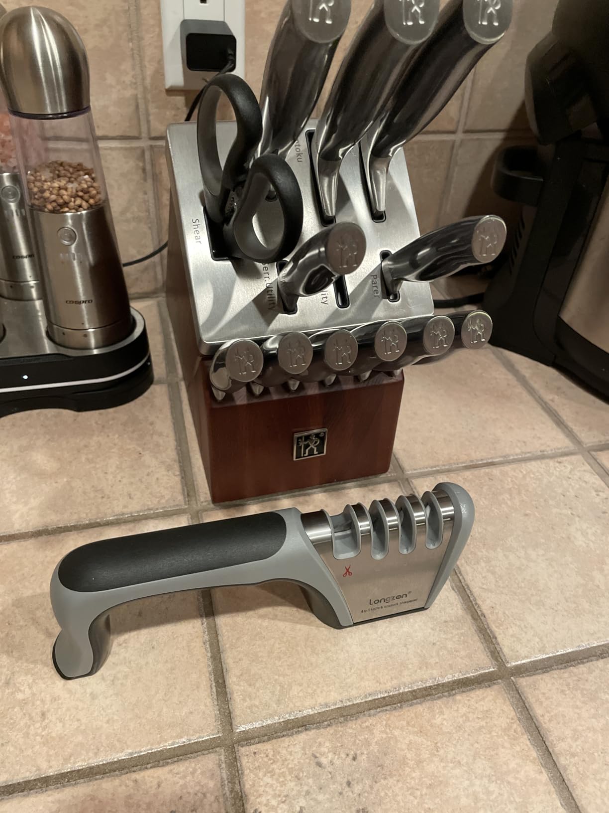 Longzon 5-in-1 Knife Sharpener 4 Stage with Cut-Resistant Glove, Quickly Sharpens & Restores Dull Blades, Easy & Safe for Home Kitchen Use, Fits Most Knives and Scissors, Black+Silver customer photo 1