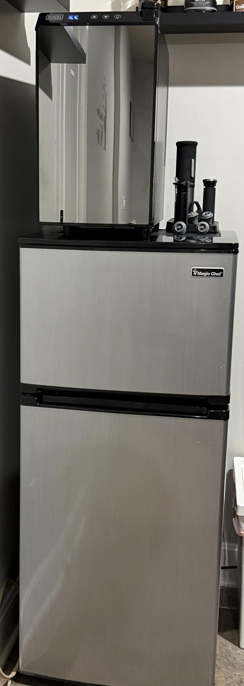 BLACK+DECKER 8-Bottle Thermoelectric Wine Cellar, BD60026, Black | Countertop Mini Fridge with Triple Pane Clear Glass Door, Bar Cabinet with LED Display, Slide-Out Chrome Racks customer photo 2