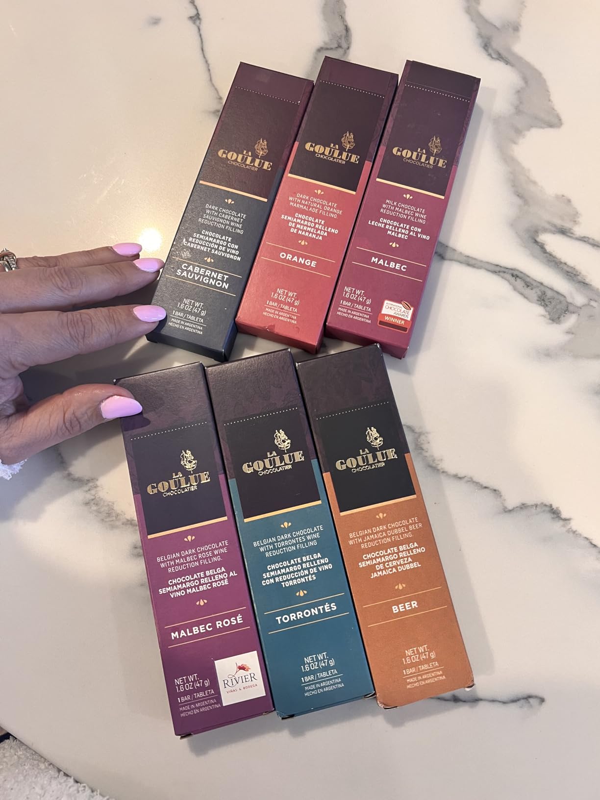 La-Goulue-Chocolatier Gourmet Dark Chocolate Bars - Infused with Wine Varietal, Artisan Belgian Chocolate Selection with Cabernet Sauvignon, Malbec, Torrontes (white) and Rose, Beer and Orange Flavour, 6 Bars, 282 g. customer photo 1