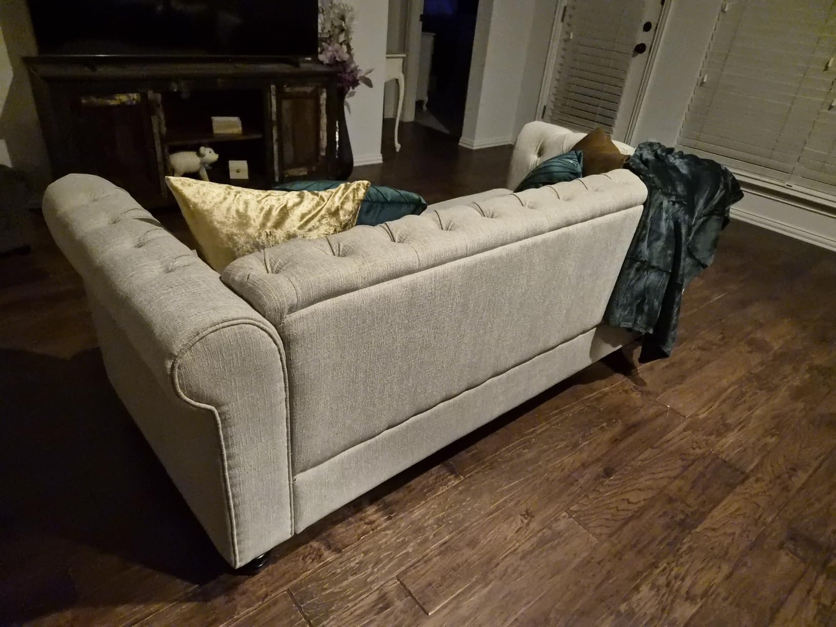 Morden Fort Classic Chesterfield Sofa Set 82'', Tufted Sofa for Couch Set with Solid Wood Legs Thick Cushion, Pet-Friendly Deep Seat Sofas Couches for Living Room Bedroom Apartment - Linen Beige customer photo 2