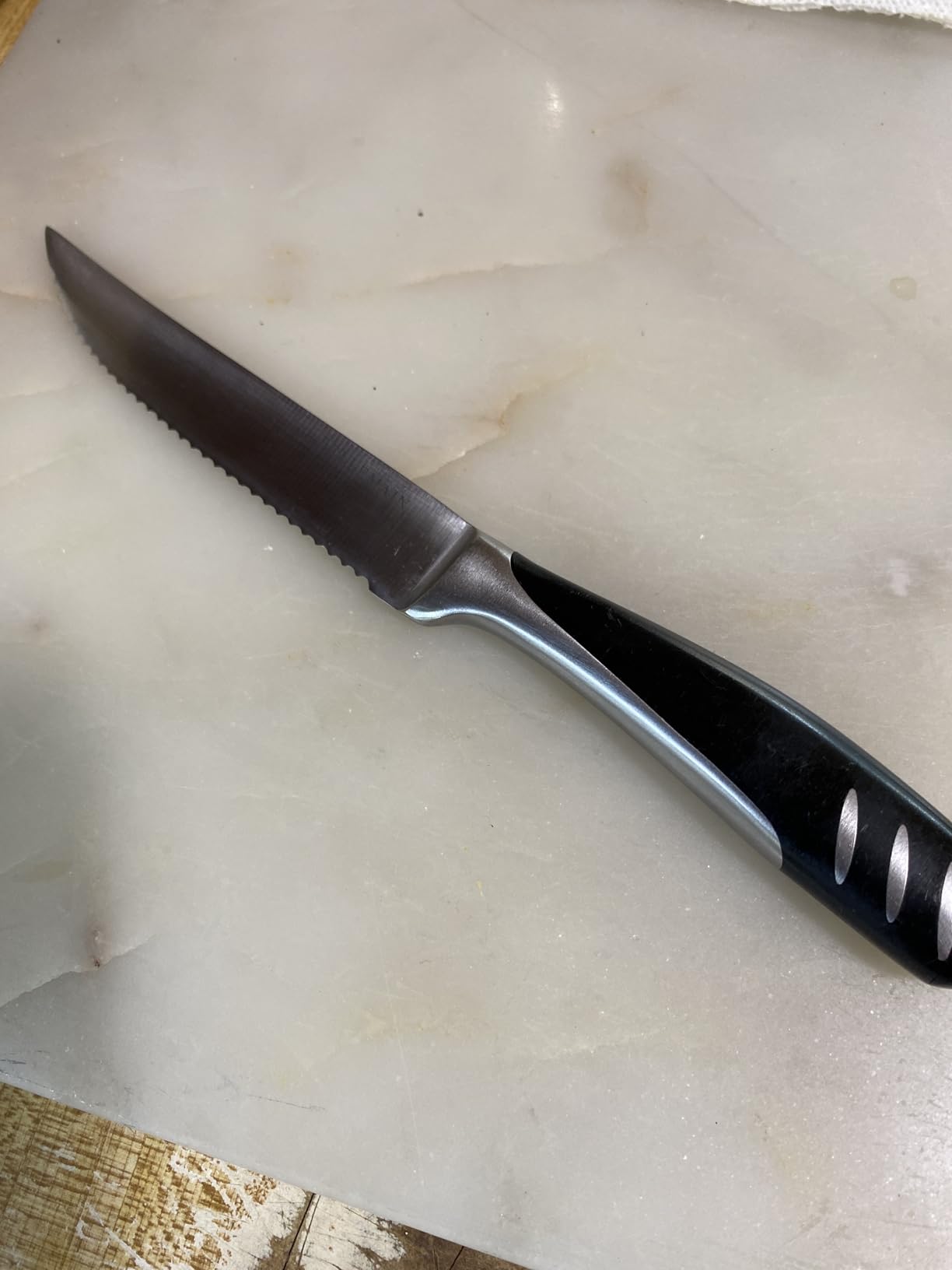 Bellemain Premium Steak Knives Set of 8, Kitchen Knife Sets with Steel Blades for Precise Cutting, Lightweight Steak Knife Set Stainless Steel & Durable, Serrated Steak Knives Dishwasher Safe customer photo 2