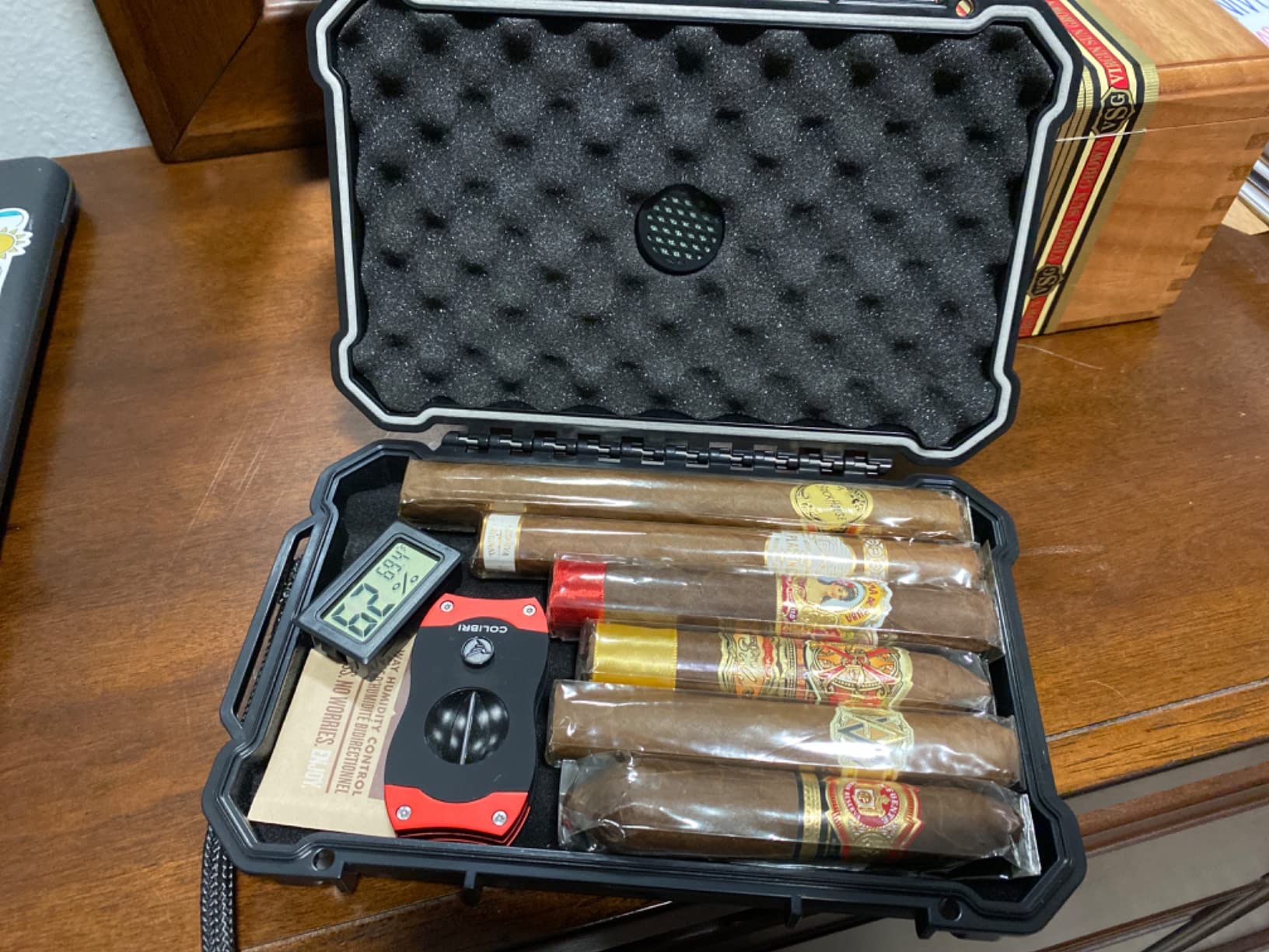 Travel Humidor Cigar Carrying Case - 5- Count- Waterproof, Crushproof, Airtight Seal, Durable Black Portable Case customer photo 2