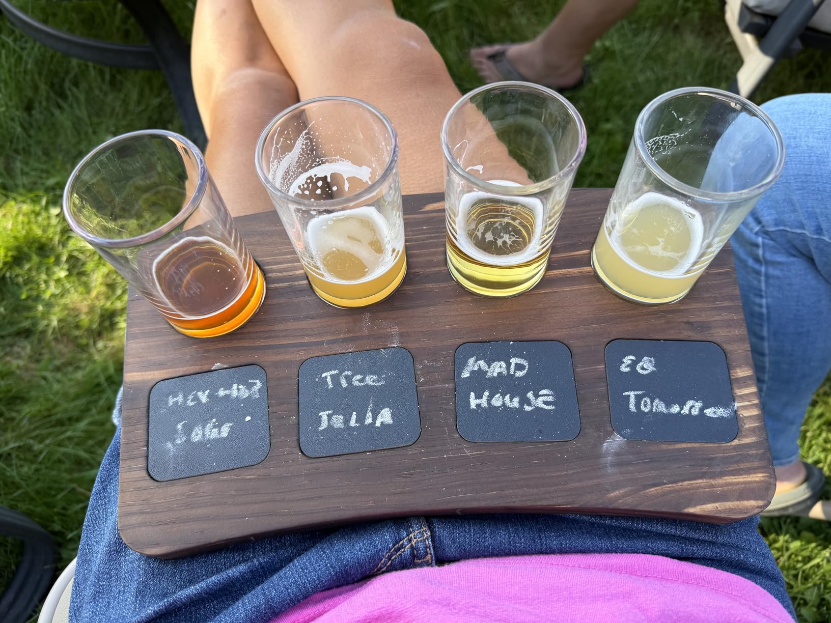 Houseables Beer Flight Boards with Glasses, Drink Flight Boards, Beer Tasting Glasses, Trays for Drinks, Wine, Margarita, Whiskey, Bourbon, Mimosa, Brewery Gifts, Set of 2 Trays, 8 Cups, Chalk Labels customer photo 1