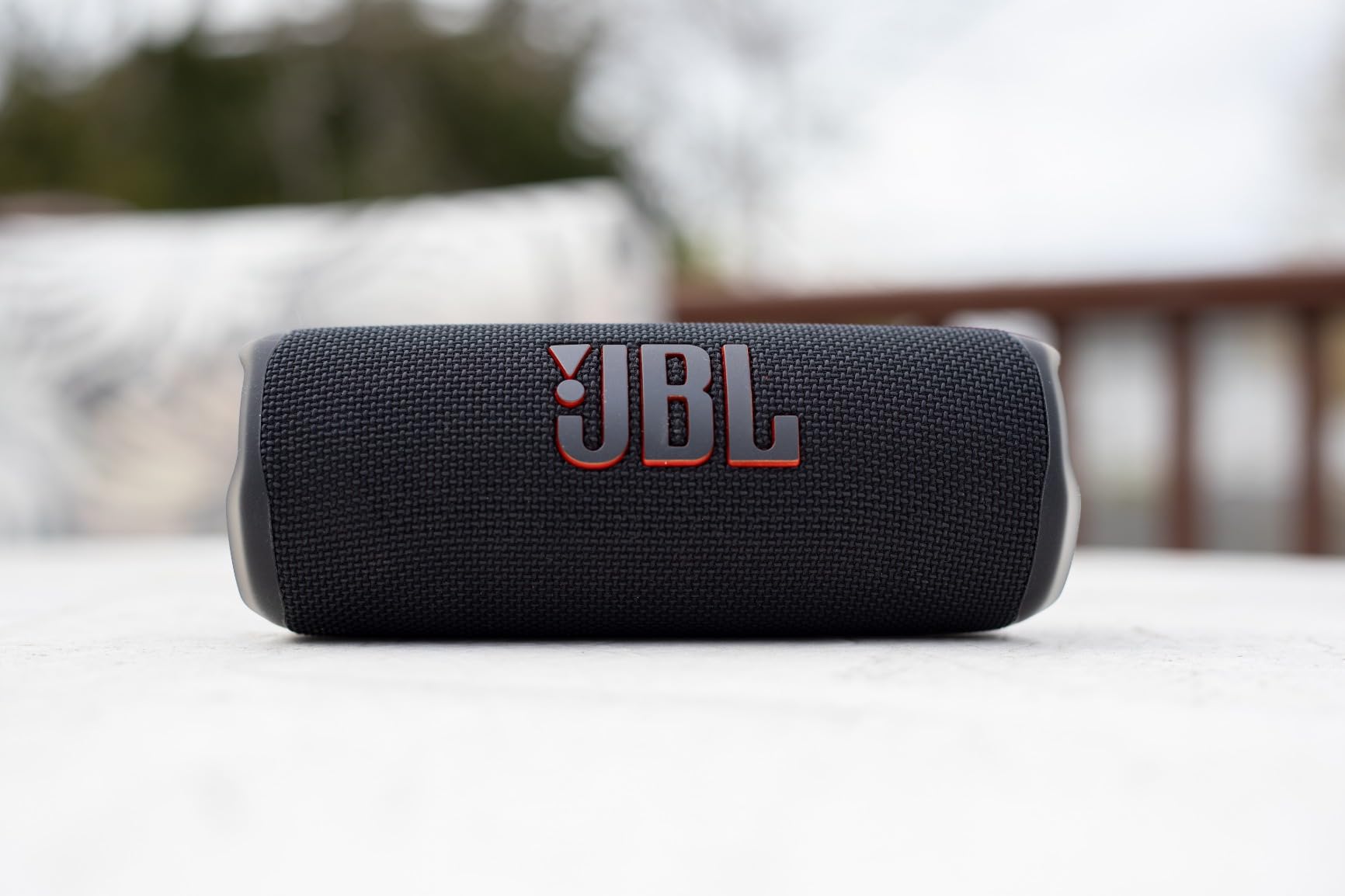 JBL Flip 6 - Portable Bluetooth Speaker, powerful sound and deep bass, IPX7 waterproof, 12 hours of playtime, JBL PartyBoost for multiple speaker pairing for home, outdoor and travel (Blue) customer photo 2