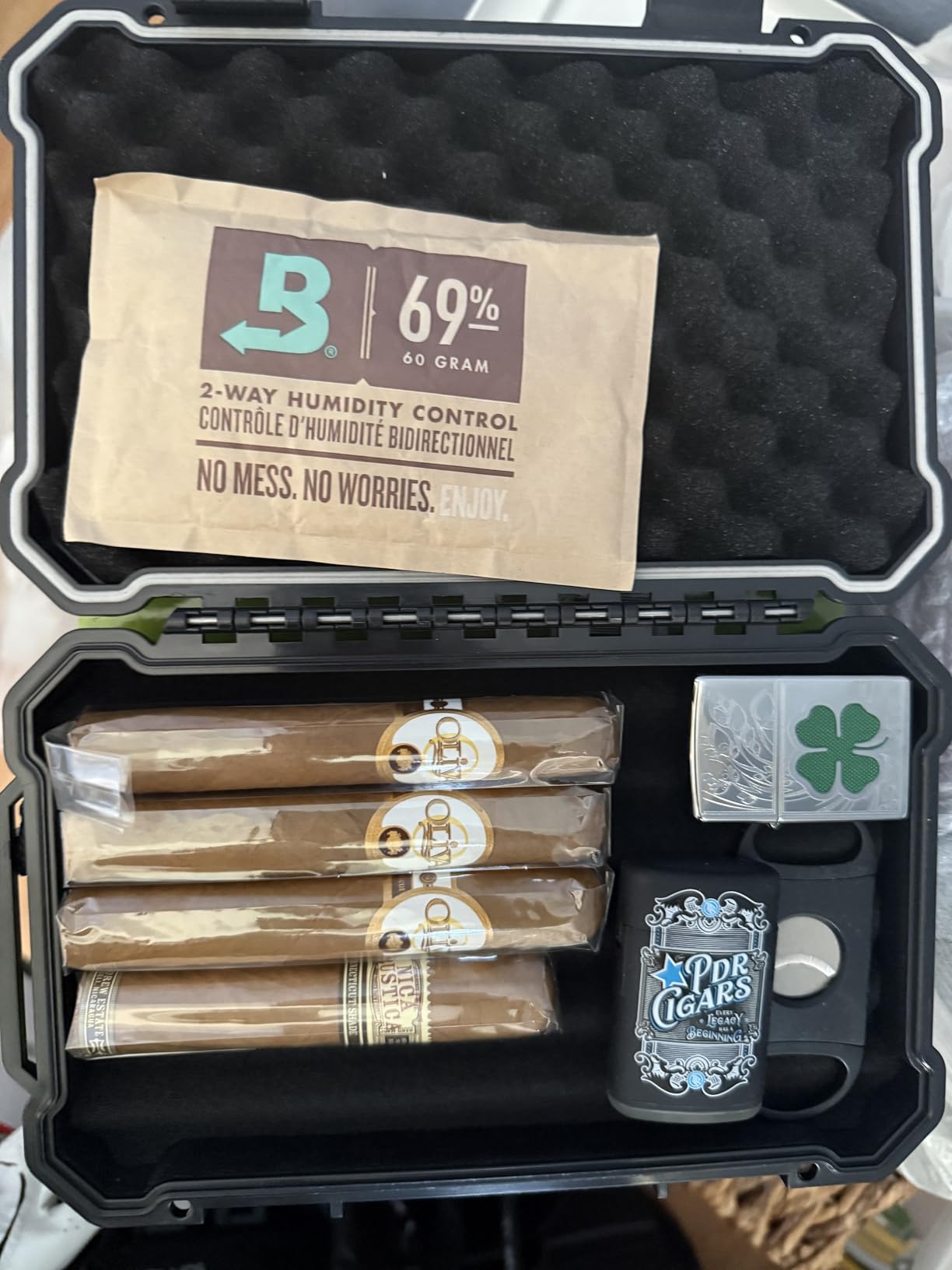 Travel Humidor - Fits up to 11 Cigars - Waterproof Crushproof Cigar Case for Men customer photo 1