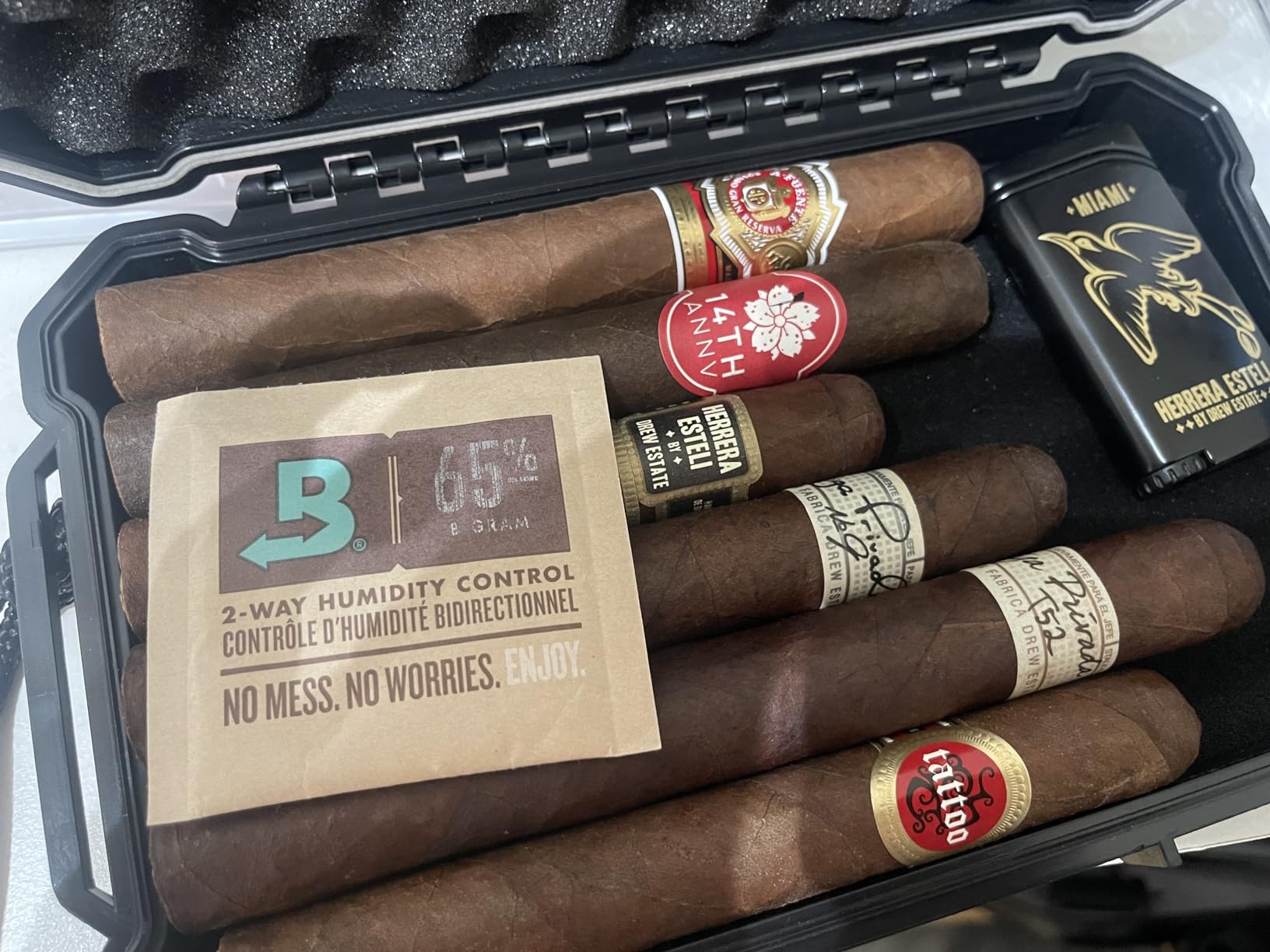Travel Humidor - Fits up to 11 Cigars - Waterproof Crushproof Cigar Case for Men customer photo 2