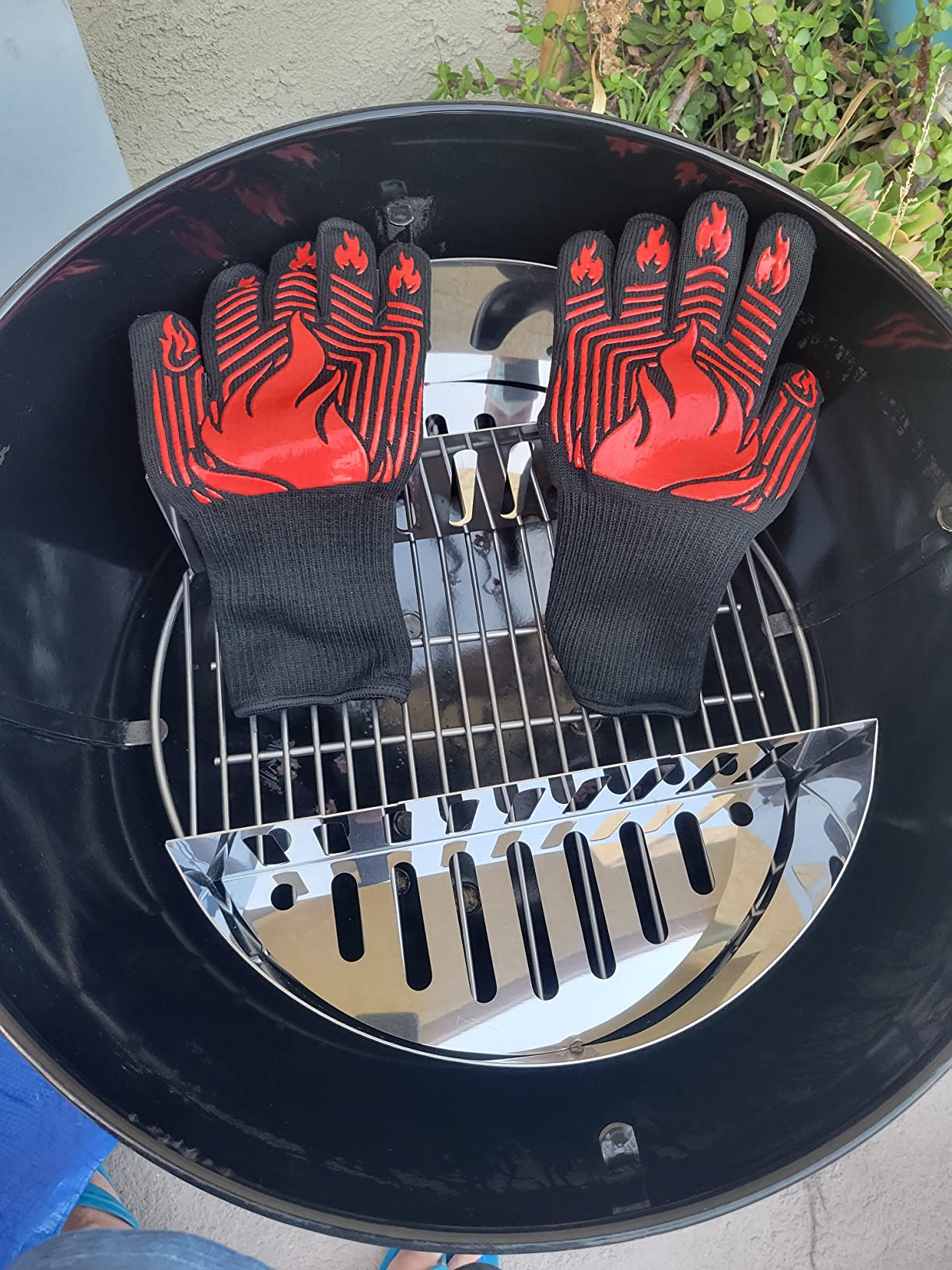 BBQ Gloves, 1472°F Heat Resistant Gloves Fireproof Mitts, Grilling Gloves Silicone Non-Slip Washable Oven Glove, Kitchen Glove for Barbecue, Grilling, Cooking, Baking, Camping, Smoker (Black) customer photo 2