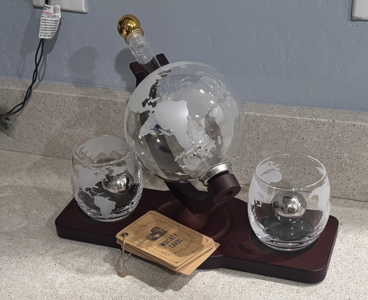 PONPUR Whiskey Globe Decanter, Gifts for Men Dad Him Fathers' Day, Anniversary Birthday Gift for Husband Boyfriend Brother Grandpa, Unique Housewarming Presents Whisky Bourbon Decanter, 1000ml customer photo 2
