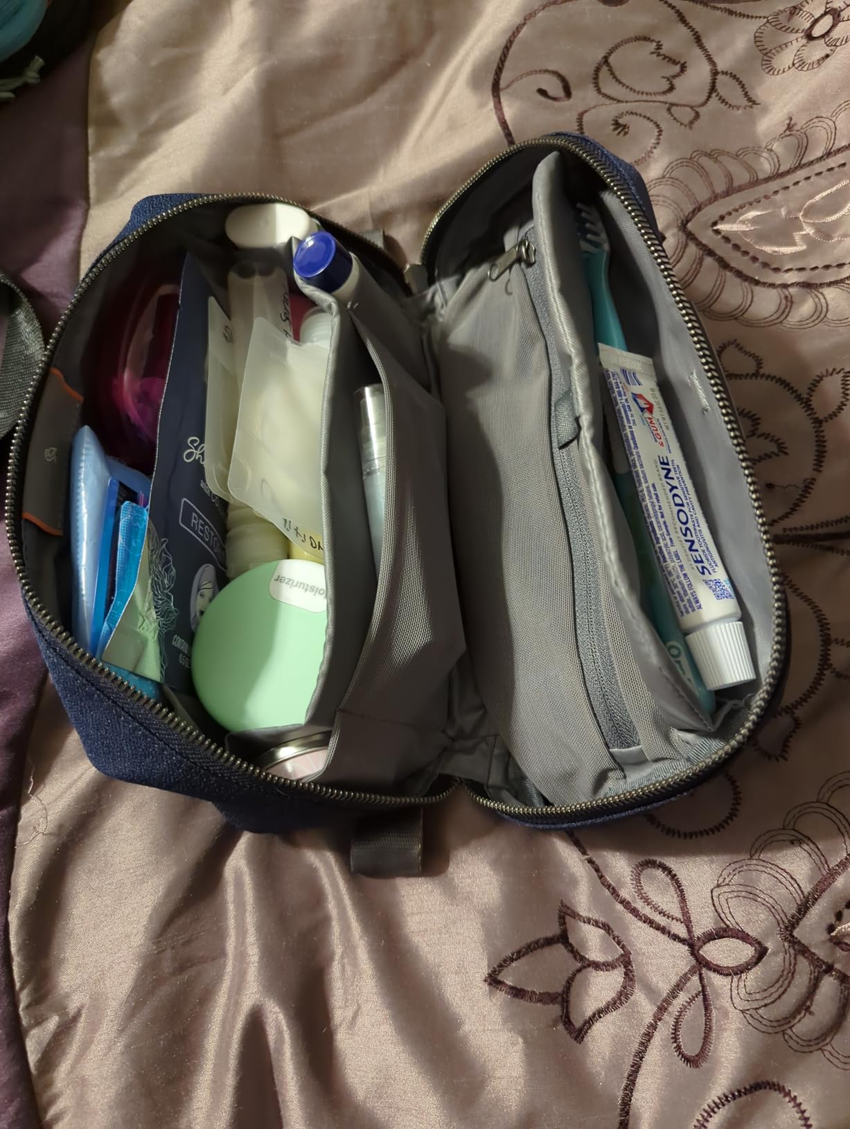 Bellroy Toiletry Kit Plus - Toiletries Pouch Bag, Water-Resistant Lining, Toothbrush Sleeve, Internal Mesh Pocket Organization customer photo 1