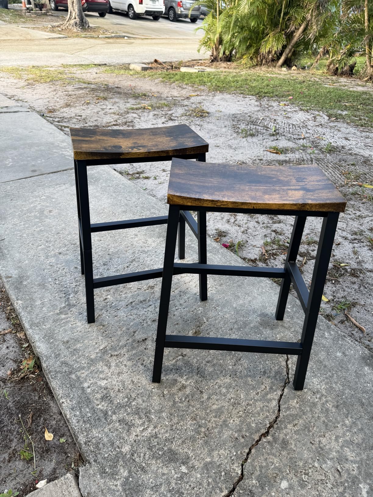 HOOBRO Bar Stools, Set of 2 Bar Chairs, 23.6 Inch Saddle Stools, Kitchen Counter Seat with Footrests, Industrial Barstools for Dining Room, Kitchen, Counter, Rustic Brown and Black BF02MD01 customer photo 2
