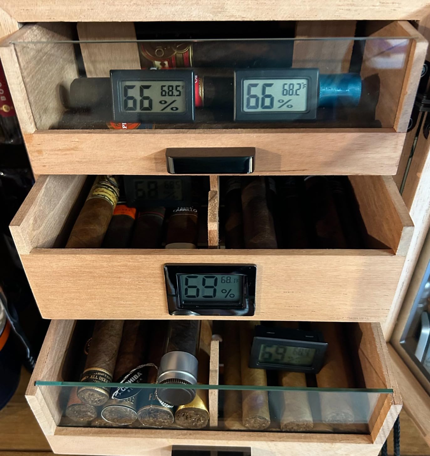 CASE ELEGANCE Luca Humidor Cabinet Stores 80-100, Cigar Humidor Box with Spanish Cedar, Glass Display, Easy Humidification System, Digital Hygrometer - Black customer photo 2