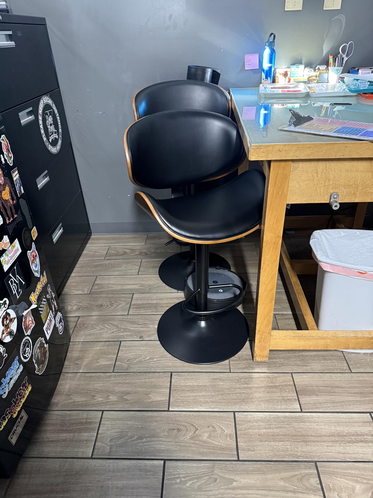 YaFiti Swivel Bar Stools Set of 2 for Kitchen Counter, Adjustable Bentwood Barstools, Modern PU Leather Upholstered Bar Chair with Back and Footrest, for Bar, Kitchen, Dining Room, Black customer photo 2