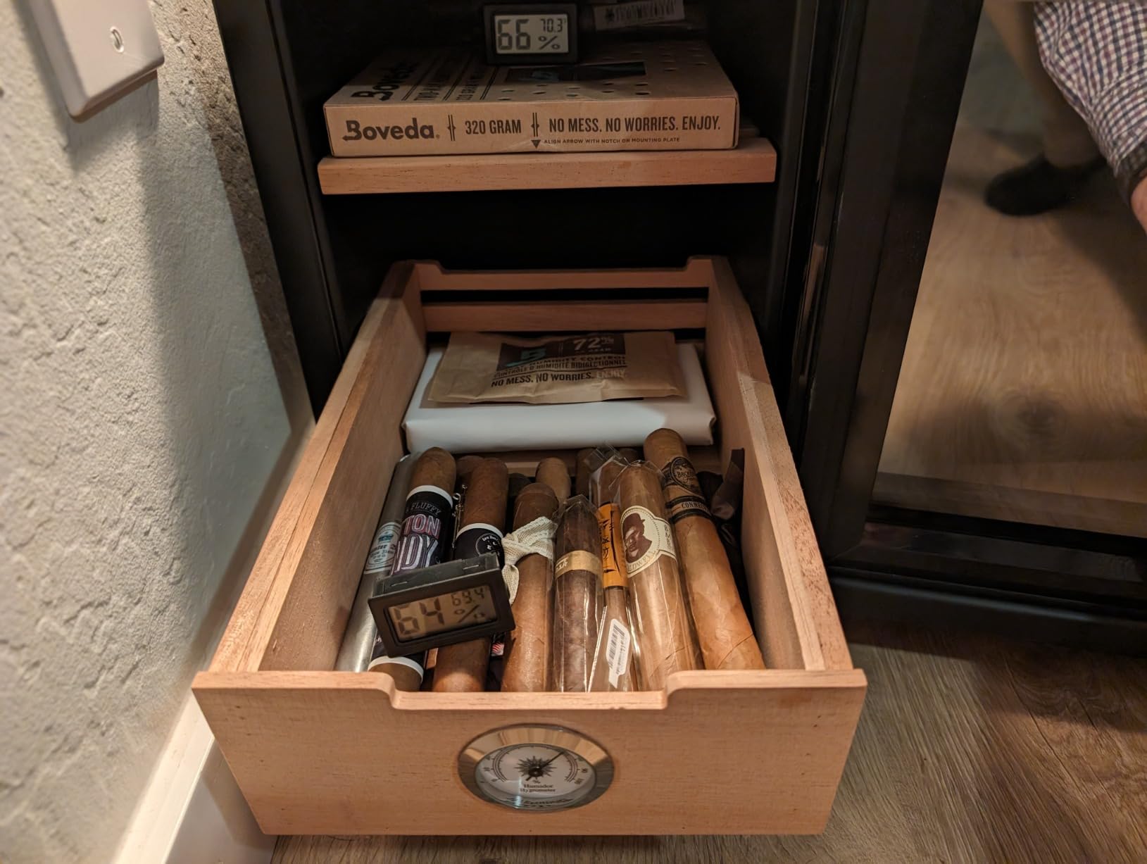 KingChii 16L Electric Cigar Humidors with Temperature Control System, Cigar Cabinet with Spanish Cedar Wood Shelves & Hygrometer, Gifts for Men (2 Layers 100 Capacity) customer photo 1