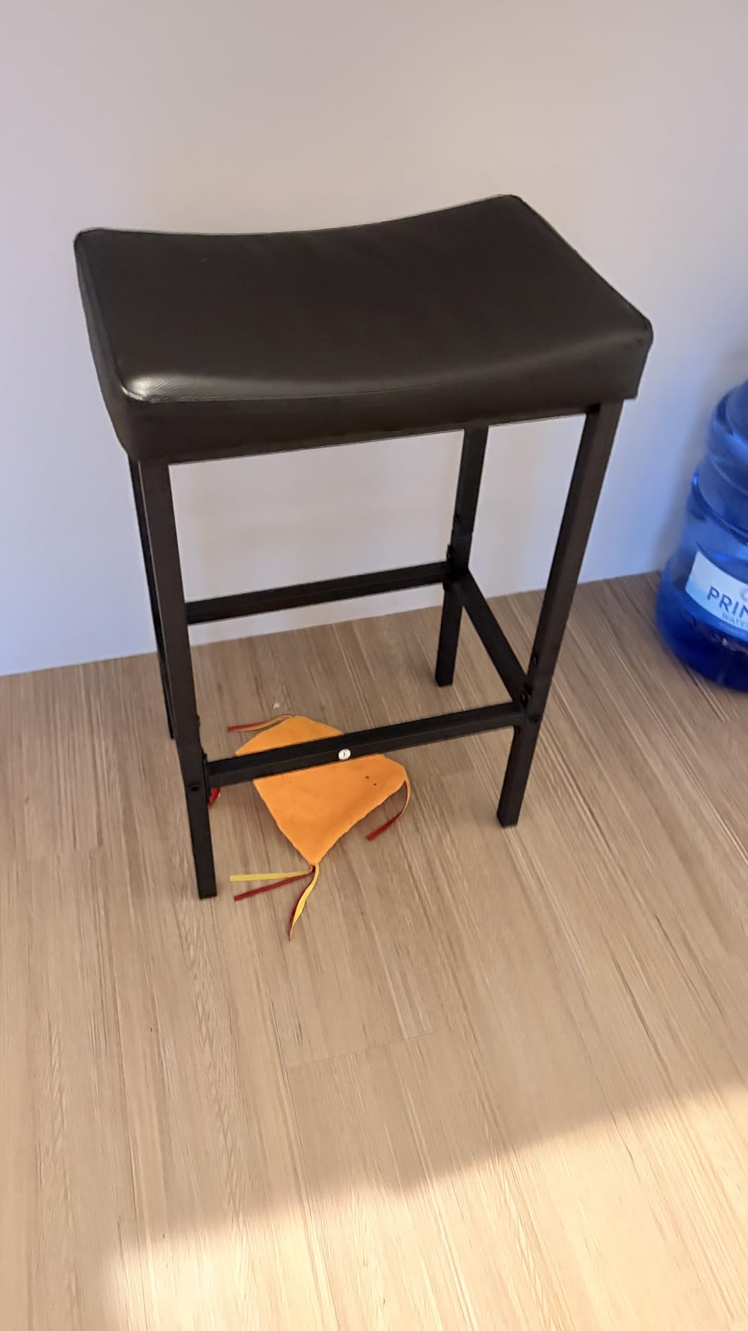 HOOBRO Bar Stools, Set of 2 Bar Chairs, Counter Height Stools, Saddle Barstools with Curved Surface, 24.8 Inches, 2.4