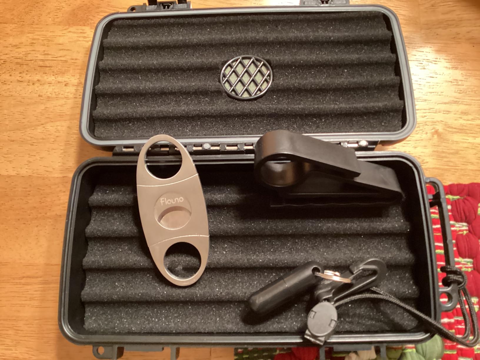 Flauno Travel Cigar Humidor Case - Portable Cigar Box kit with Humidifier Disc, Cigar Cutter, Cigar Punch, Cigar Holder & Dropper, Waterproof, Crushproof, Airtight (Holds up to 5 Cigars) customer photo 1