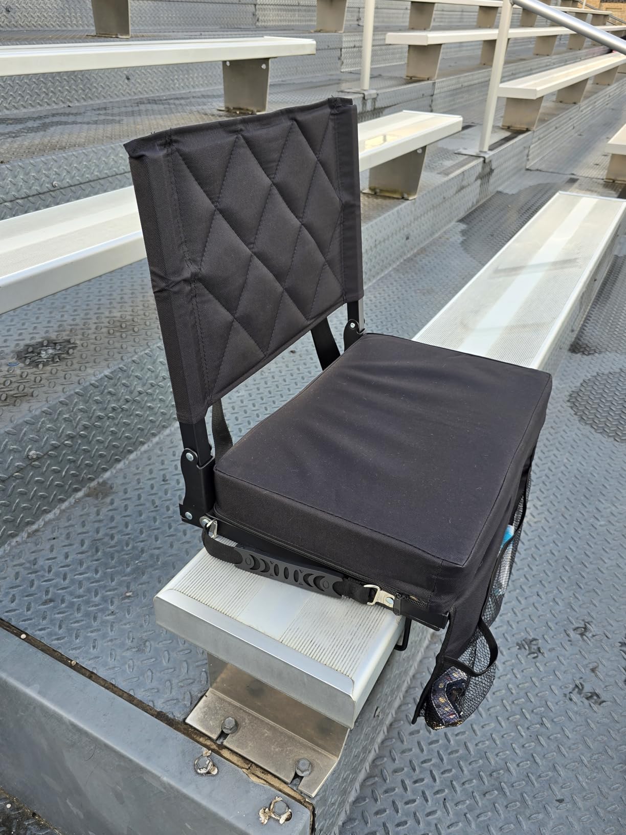 Sheenive Stadium Seats for Bleachers with Back Support, Bleacher Seats with Backs and Cushion Wide, Padded Portable Folding Comfort Stadium Chair with Shoulder Strap for Football Baseball Games customer photo 1