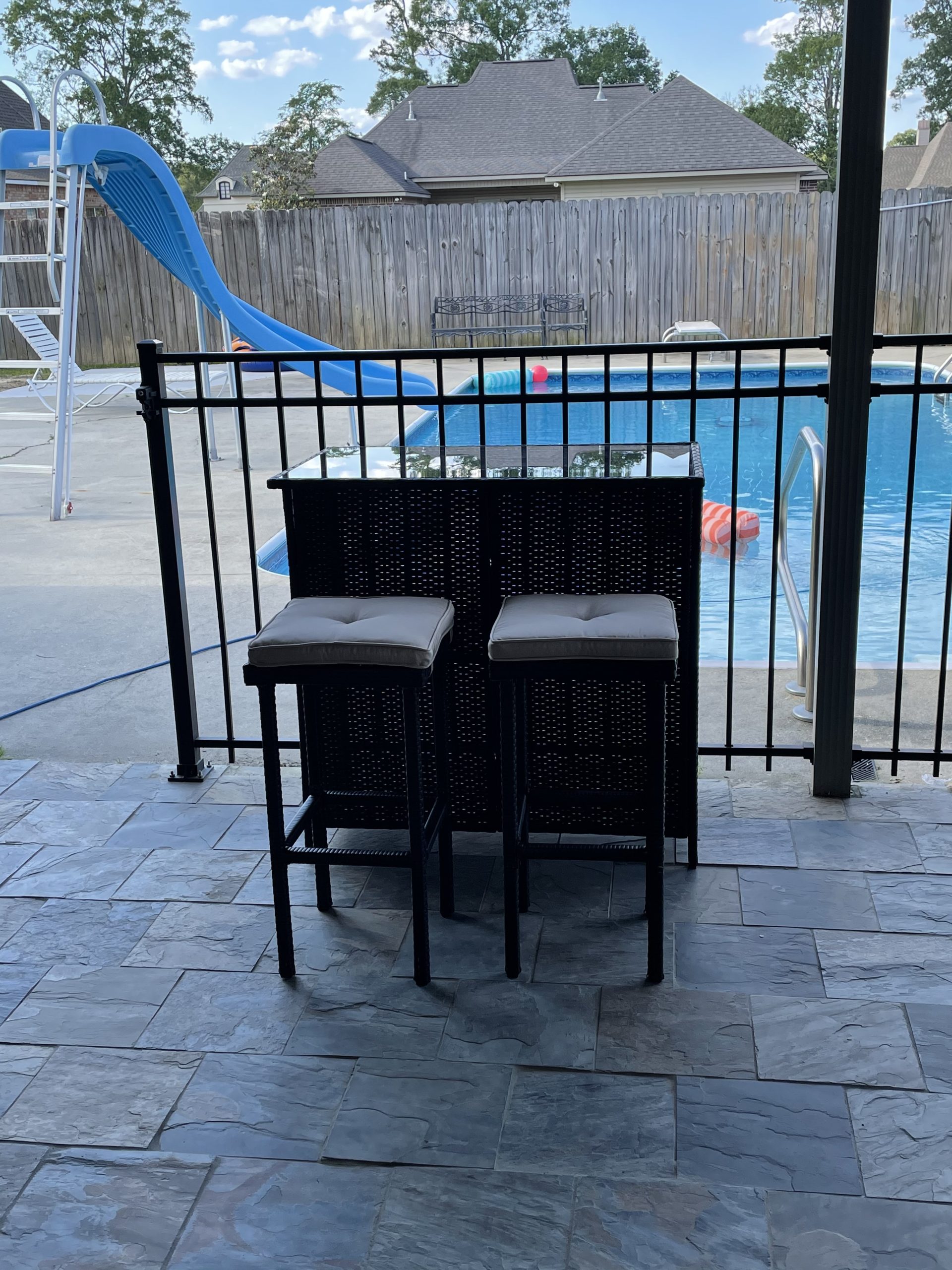 Crownland 3-Piece Wicker Outdoor Furniture Bar Set, 2 Stools and 1 Glass Top Table, Large-Capacity Storage Space Brown Wicker Patio Bar Table with 9Ft Khaki Round Patio Umbrella customer photo 2