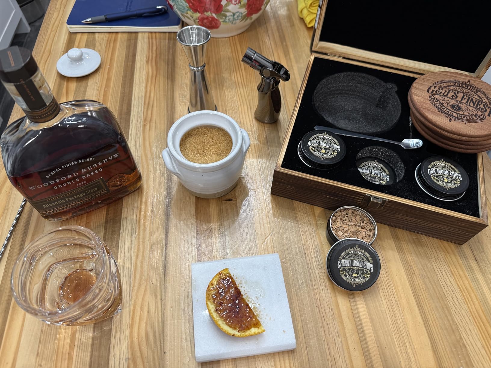 Whiskey Smoker Kit with QuadTorch, 6 Wood Chips, & Wood Box for Smoking Drinks| Cocktail Smoker Kit| Bourbon Smoker Kit| Old Fashioned Smoker Kit| Smoked Whisky Gift for Father's Day (No Butane Incl.) customer photo 1
