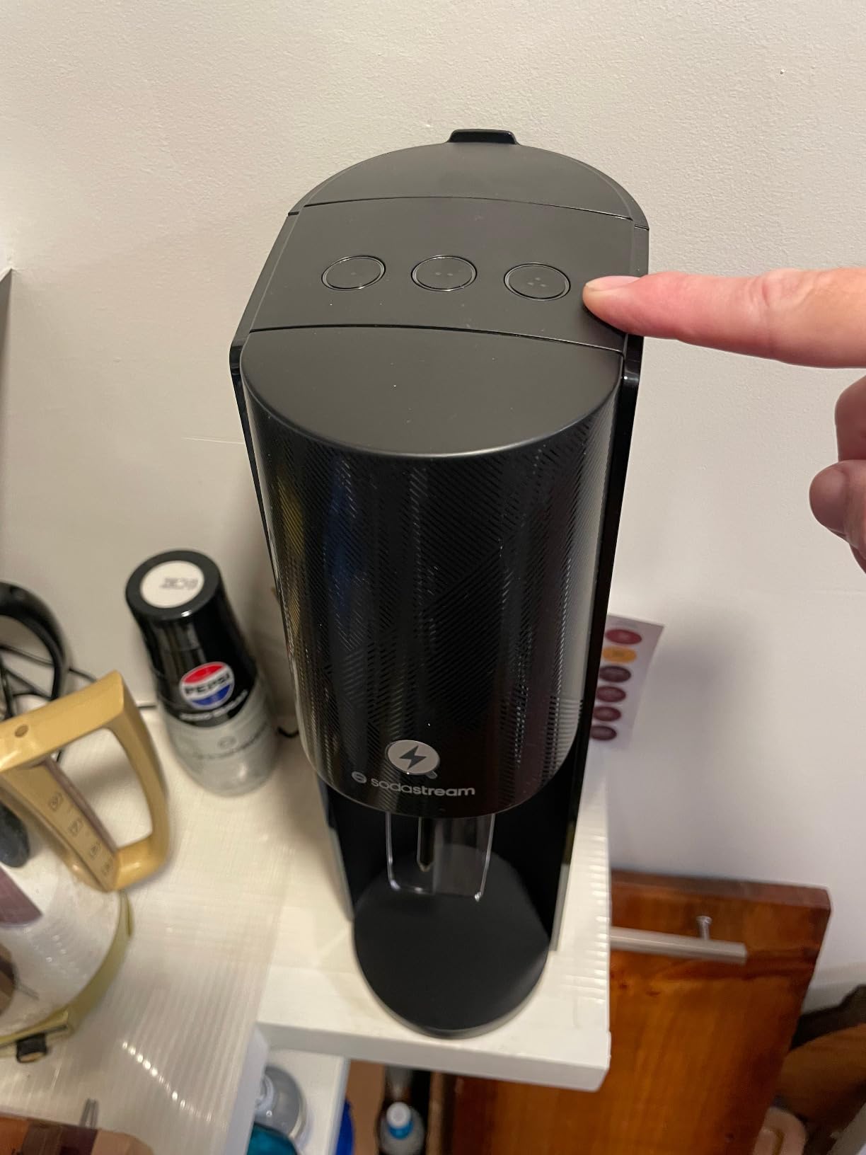 SodaStream E-TERRA Soda Maker | STARTER KIT | 3 Automatic Carbonation Levels | Includes CO2 Cylinder, Dishwasher Safe Bottle, Pepsi Zero Sugar Mix, Power Adapter | Black customer photo 1