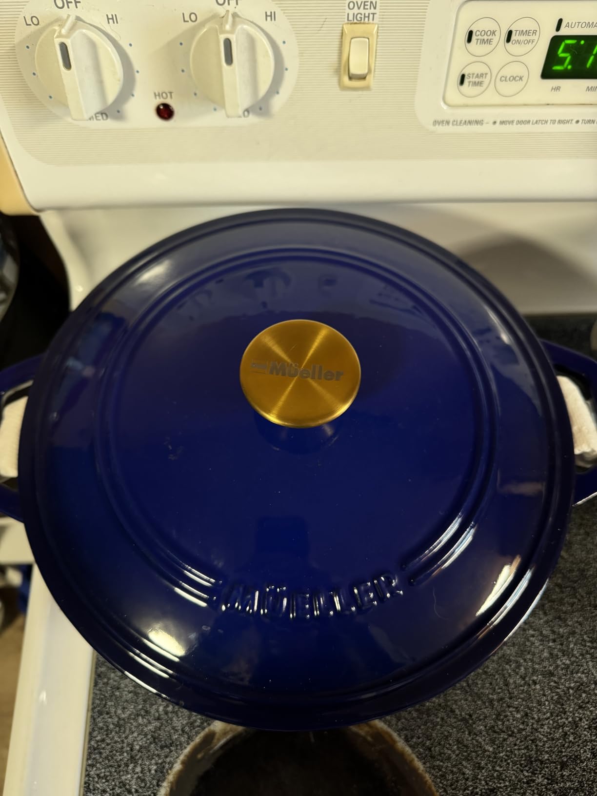 Mueller DuraCast 6 Quart Enameled Cast Iron Dutch Oven Pot with Lid, Sourdough Bread Baking, PFOA-Free, 500°F Oven Safe - All Cooktops incl. Induction, Braising & Slow Cooking, Emerald customer photo 1