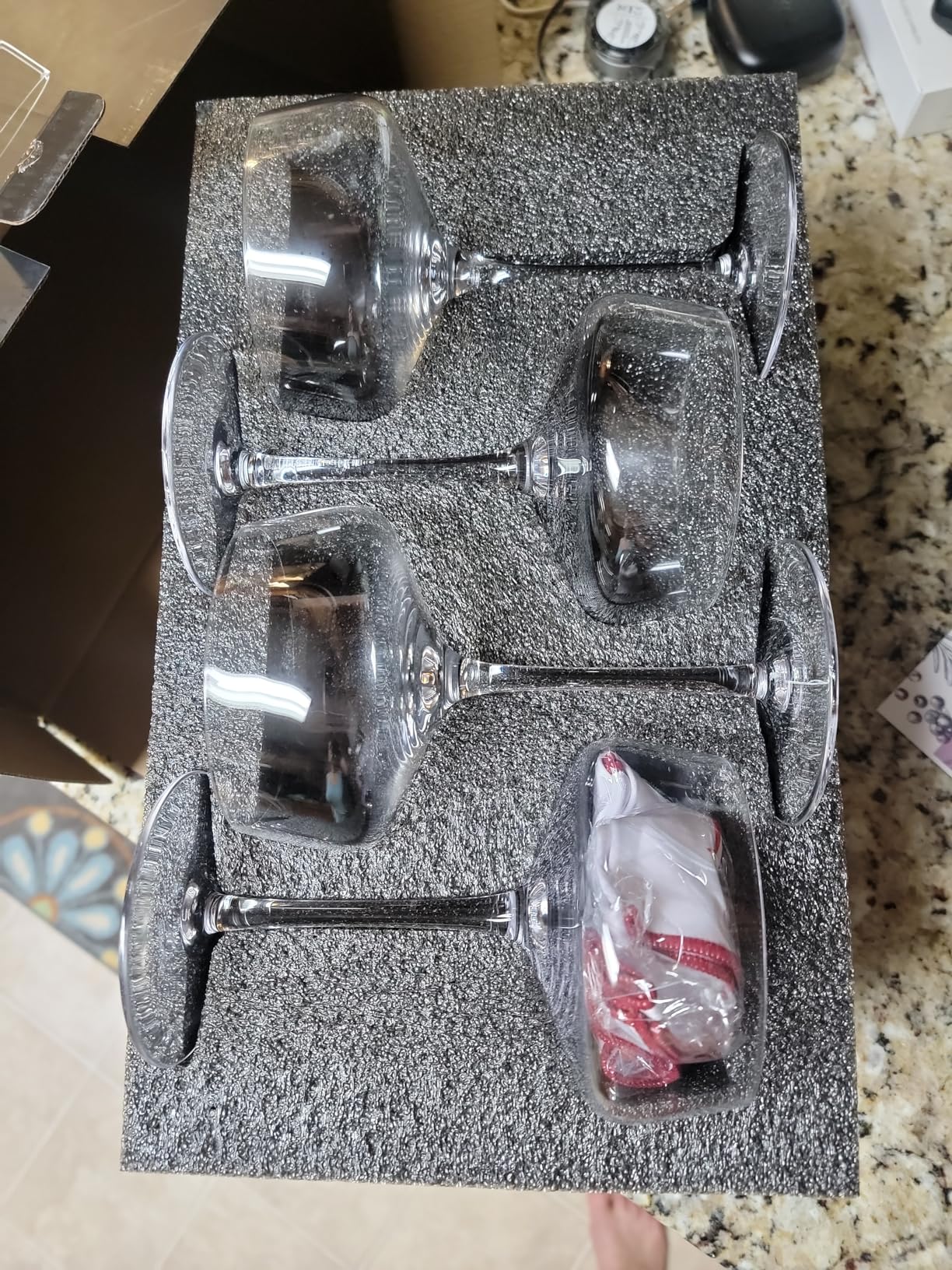JBHO Martini Glasses, Crystal Coupe Glasses Set of 4, 10 Oz, Large and Fancy Cocktail Glasses, Hand-Blown Champagne Coupe Glasses for Espresso Martini, Manhattan as Bar Glassware or Mother's Day Gift customer photo 2