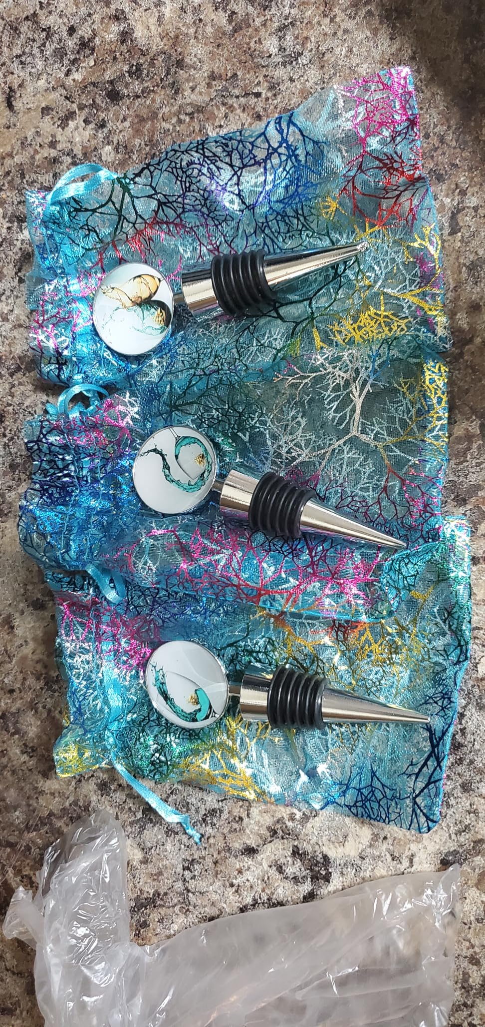 Wine Bottle Stoppers, Set of 3 Stainless Steel Wine Stoppers with Decorative Art Glass, Wine and Beverage Bottle Corks for Gifts, Bar, Wedding, Holiday Party (Green) customer photo 1