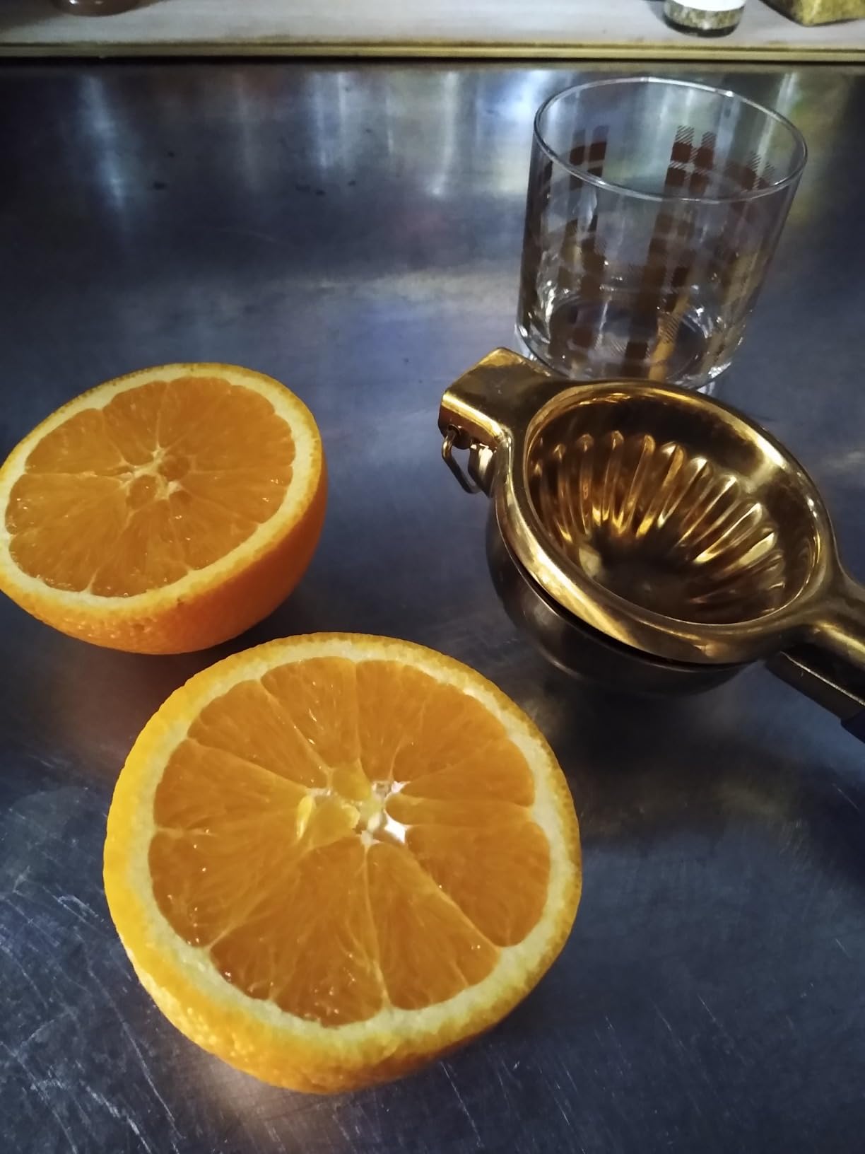 A Bar Above Hand Juicer, Hand Press Juicer For Cocktails, Heavy Duty Stainless Steel, Lemon Squeezer, Grapefruit Juicer Bowl, Dishwasher Safe Juice Press, Citrus Squeezer, Home Bars, Gold customer photo 2