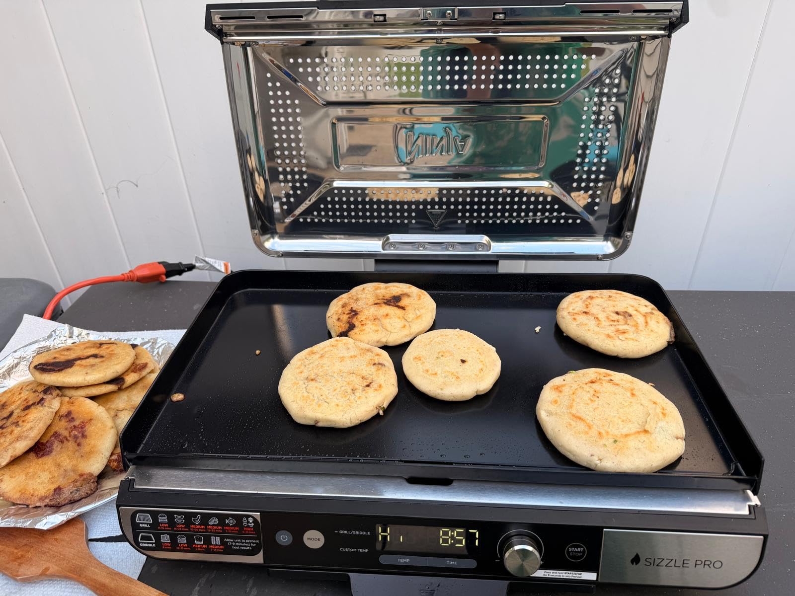 Ninja Griddle and Indoor Grill, 14'', Electric Grill, For Steak, Burgers, Salmon, Veggies, and More, Pancake Griddle, Nonstick, Dishwasher Safe, 500F, Even Cooking, Silver, GR101 customer photo 2