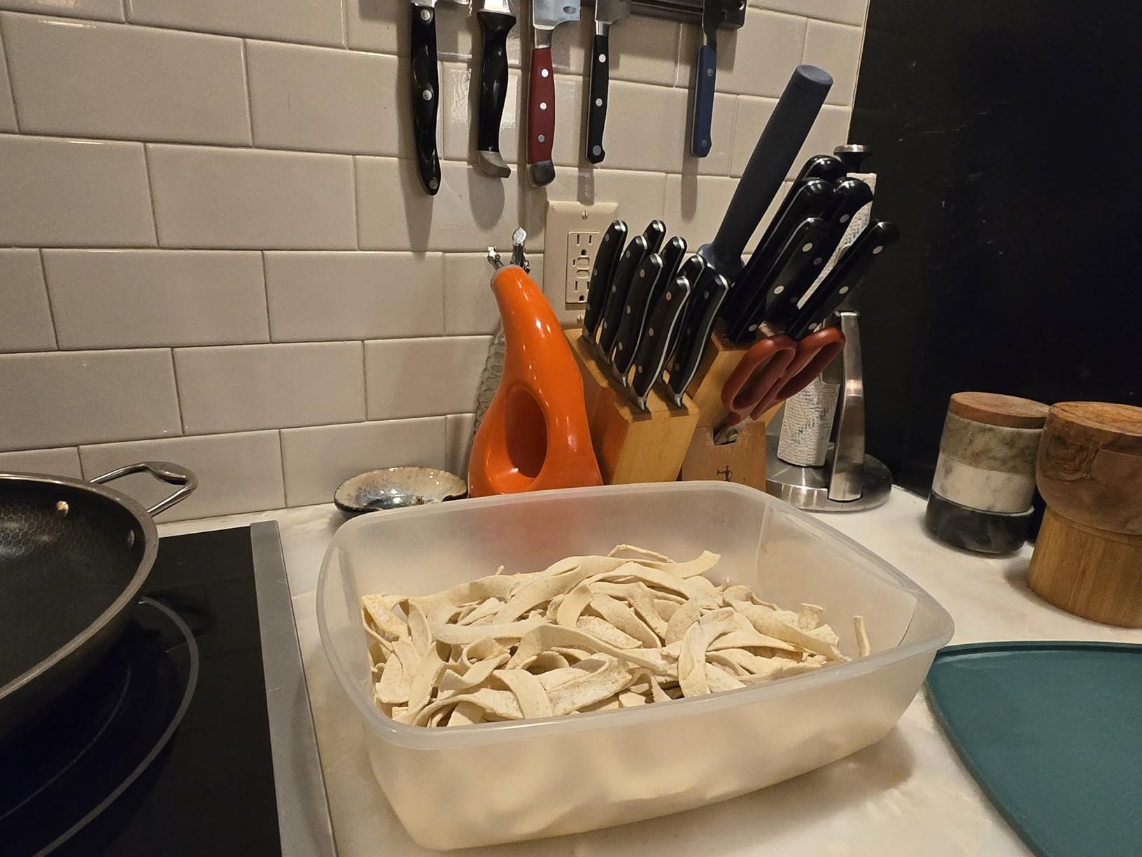 Philips 7000 Series Pasta Maker, ProExtrude Technology 150W, 8 discs, Perfect Mixing Technology, Prepare up to 8 Portions, HomeID App, White, (HR2660/03) customer photo 2