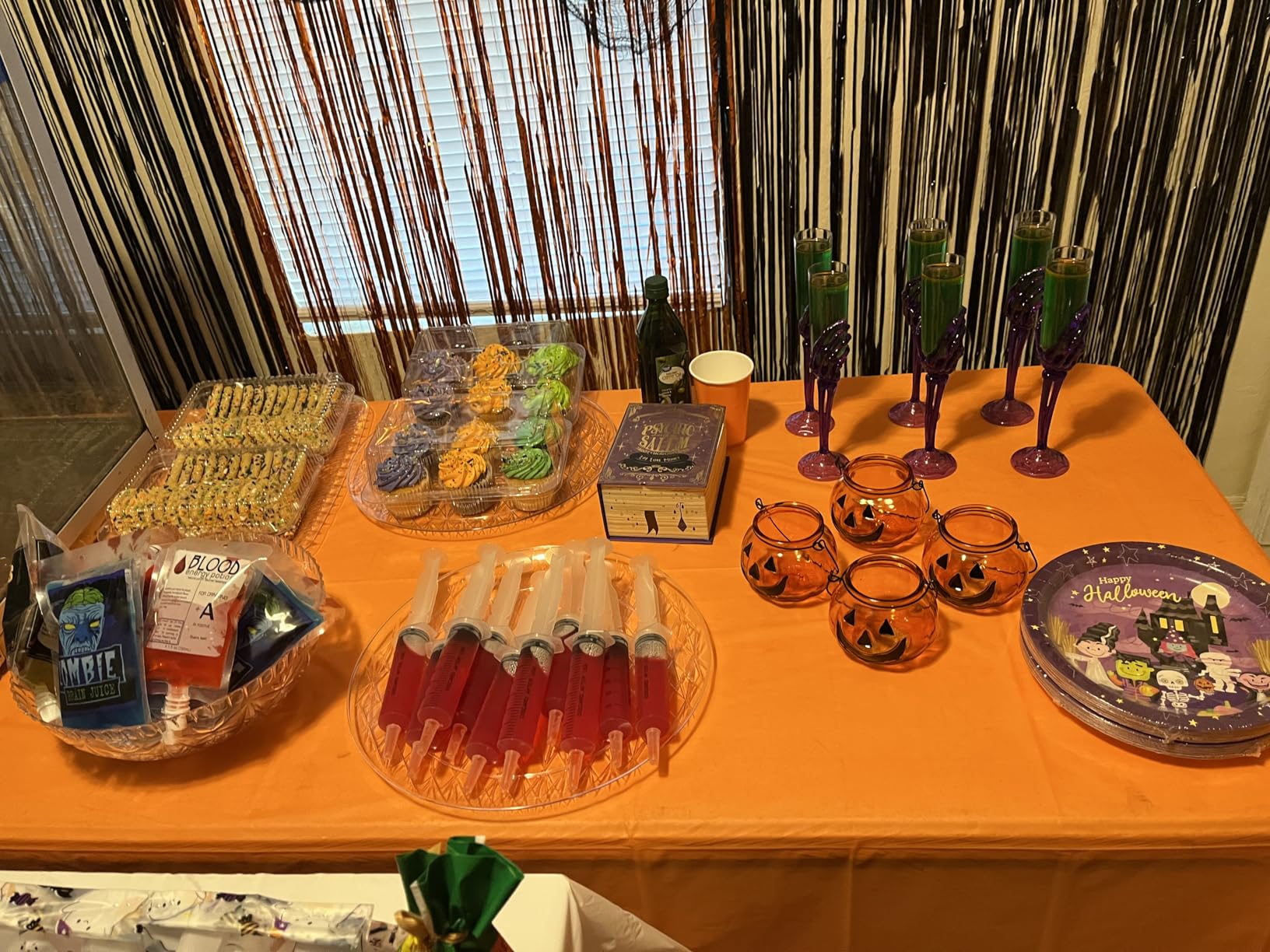 42PCS Halloween Blood Bags for Drinks Party Supplies, 30PCS Reusable Vampire Party Drinking Pouches + 10 Syringes + 2 Funnels, Various Size Containers for Halloween Zombie Nurse Theme Carnival Party Decorations Props customer photo 1