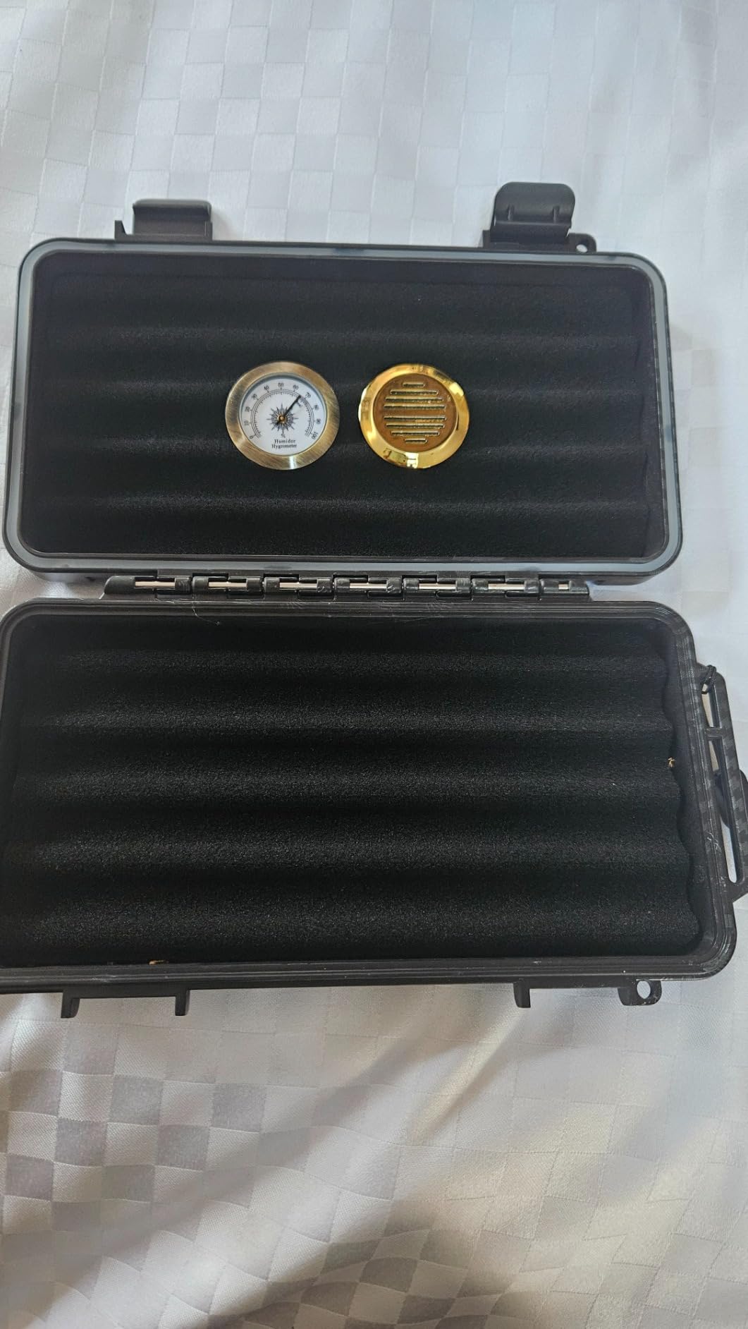 Cigar Travel Humidor and Cigar Lighter Set, Portable Travel Cigar Case with Humidifier, Hygrometer, Cigar Lighter, Cigar Cutter, Travel Humidor Holds 4-5 Cigars, Cigar Gift Set (Black) customer photo 1