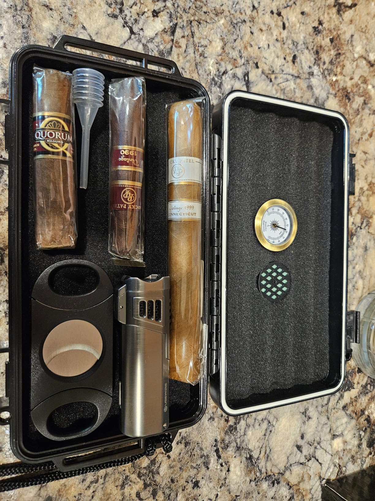 Cigar Travel Humidor and Cigar Lighter Set, Portable Travel Cigar Case with Humidifier, Hygrometer, Cigar Lighter, Cigar Cutter, Travel Humidor Holds 4-5 Cigars, Cigar Gift Set (Black) customer photo 2