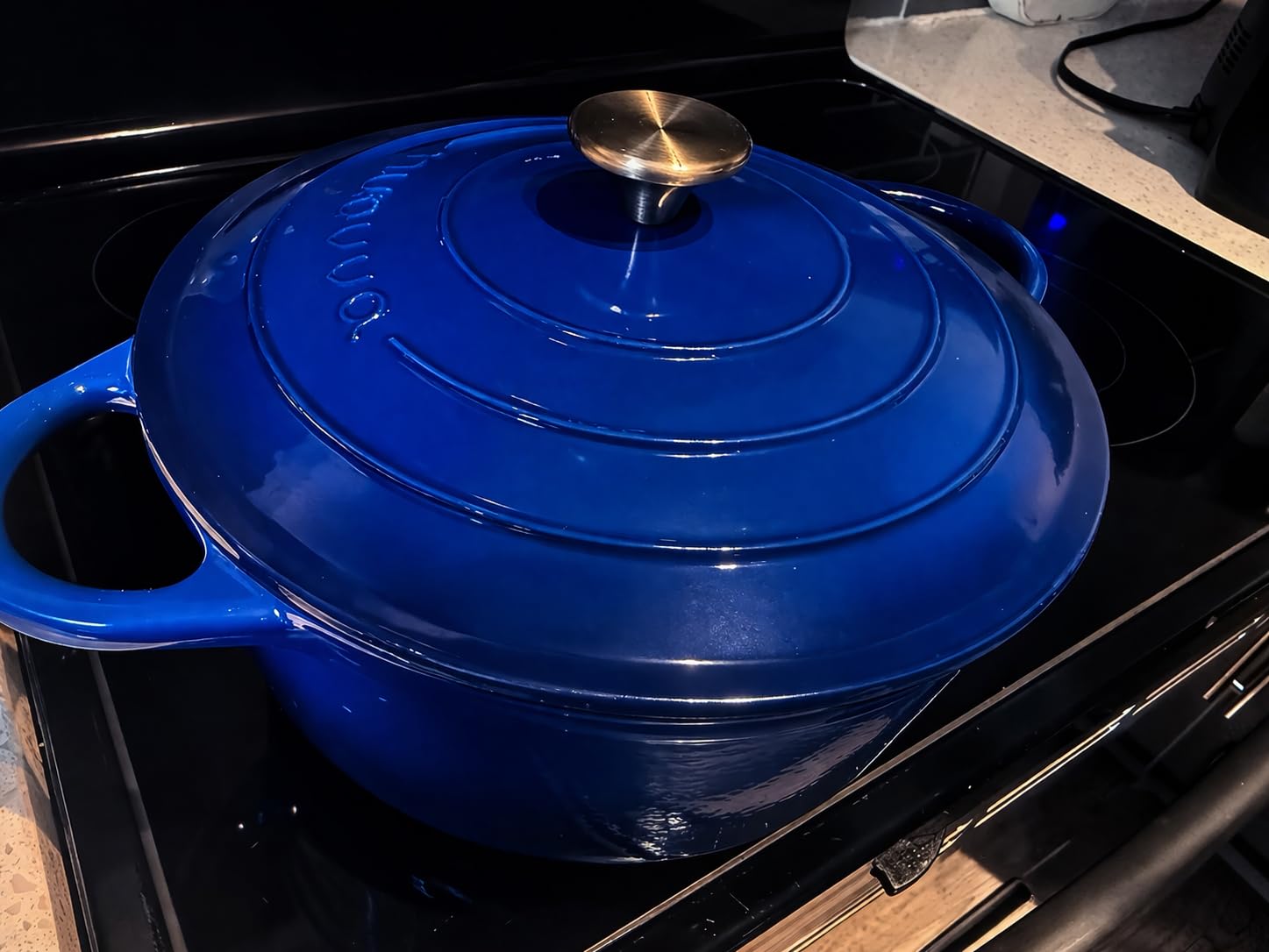 Nuovva Enamelled Cast Iron Dutch Oven Pot with Lid - 6.4 Quart Non Stick Casserole Pot - Heavy Duty & Oven Safe up to 500 F for Bread Baking, Braising, Stews, Roasting - 28cm Dark Blue customer photo 2