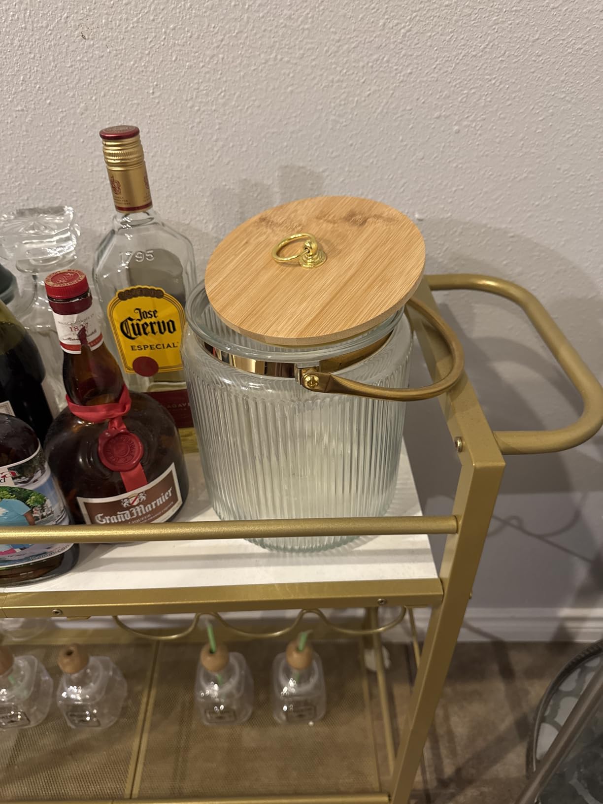 Le'raze Glass Ice Bucket with Airtight Lid, Tong Scooper and Handle - 3L Ribbed Beverage Tub Cocktail Home Bar Accessories, Wine, Beer Chiller for Parties, Champagne Drink Cooler Hinged Handles customer photo 1