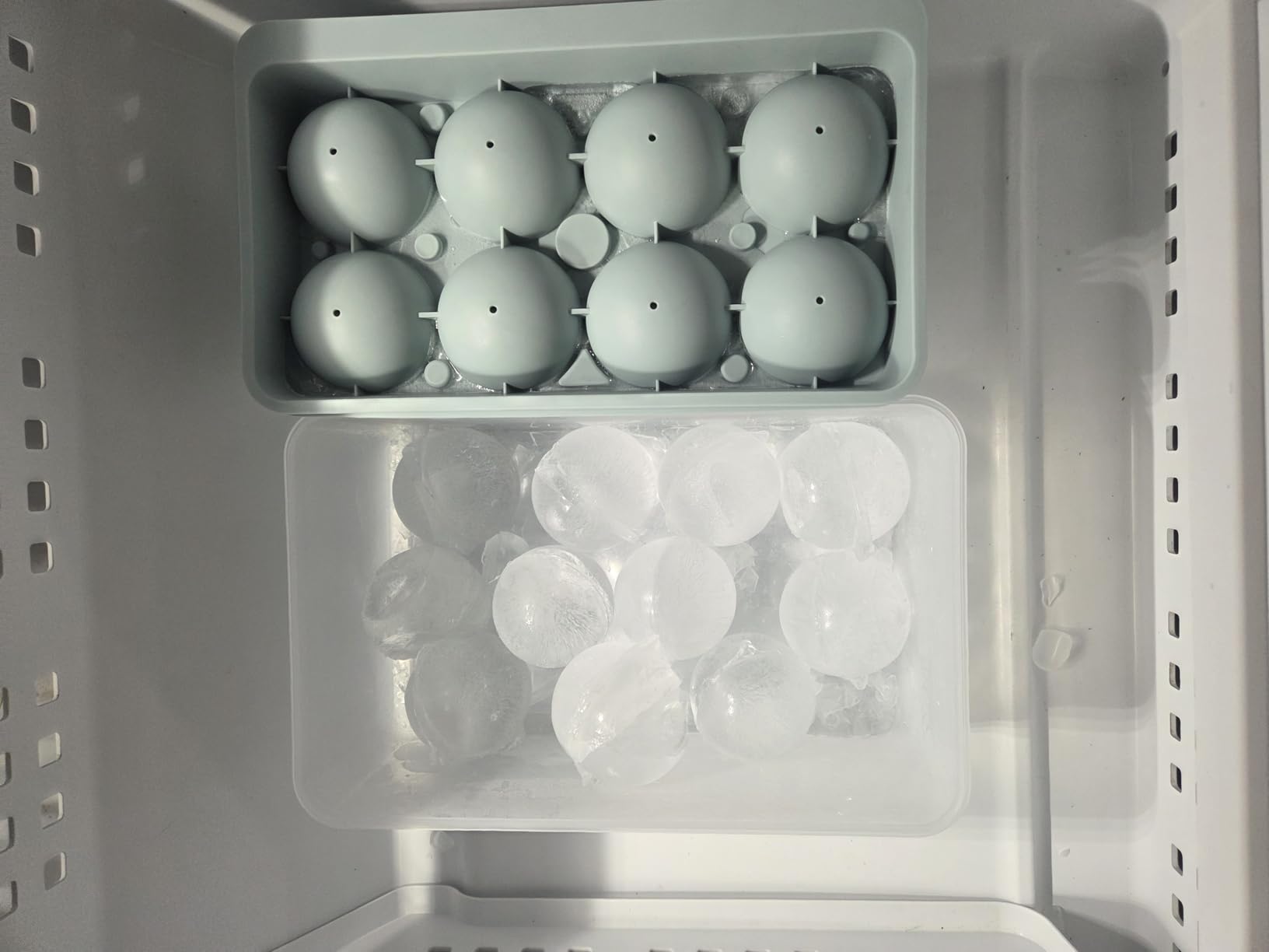 WIBIMEN Large Ice Cube Molds, Big Round Whiskey Ice Cube Trays for Freezer, Easy to Fill & Release, Whiskey Bourbon Cocktail(1.9In*6 Balls- Blue/2 Pack) customer photo 2