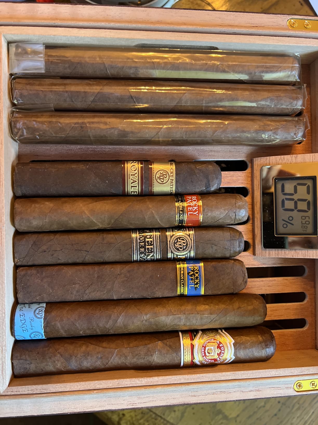 Flauno Cigar Humidor with Air Circulation System, Hold 40 Robustos, Thicker Spanish Cedar, Accurate Digital Hygrometer, Drawer, Humidifier, Divider, Lock, Gift for Cigar Lovers customer photo 2