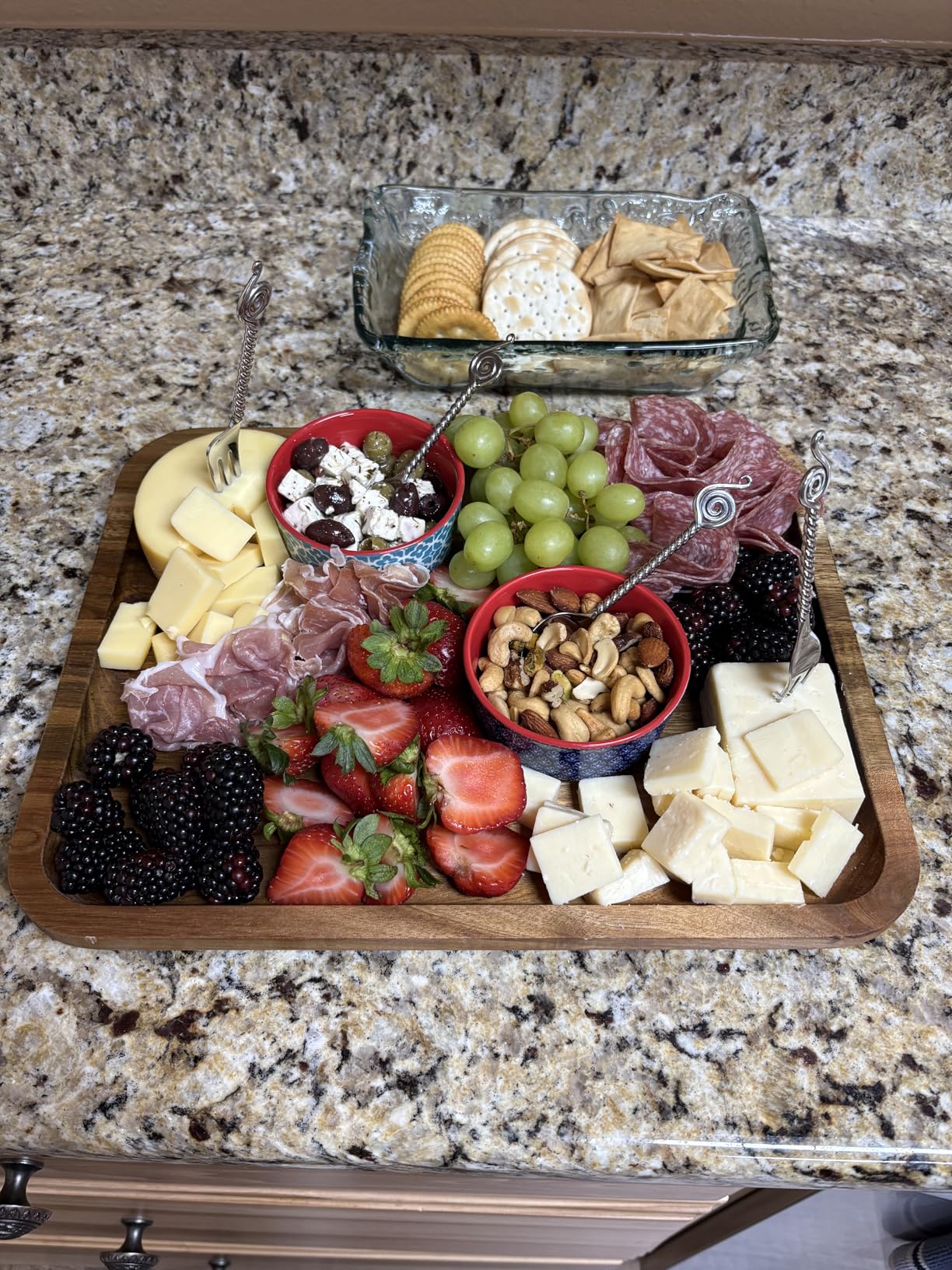 FARBERWARE Build-A-Board Acacia Cutting Board with Built-in Storage Compartments, Clear Locking Lid & White Handles, Great for Charcuterie & Snacks customer photo 1