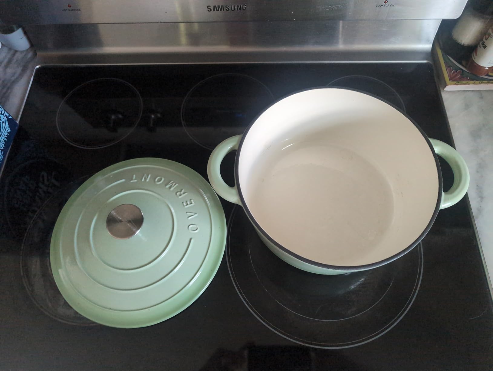 Overmont Enameled Cast Iron Dutch Oven - 7QT Pot with Lid Cookbook & Cotton Potholders - Heavy-Duty Cookware for Braising, Stews, Roasting, Sourdough Baking, Cream White customer photo 2