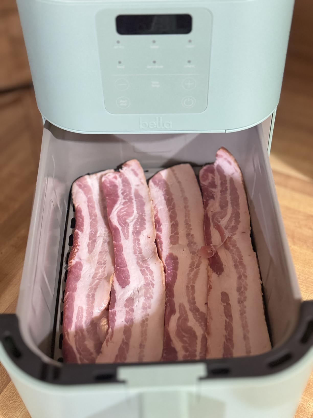 bella 4Qt Slim Air Fryer, Fits-anywhere Kitchenware, EverGood Ceramic Nonstick Coating, Adjustable Temperature, 6 Preset Cooking Options, 60 Min Auto Shutoff w Audible Tone, 3.3lb Capacity, Oatmilk customer photo 2
