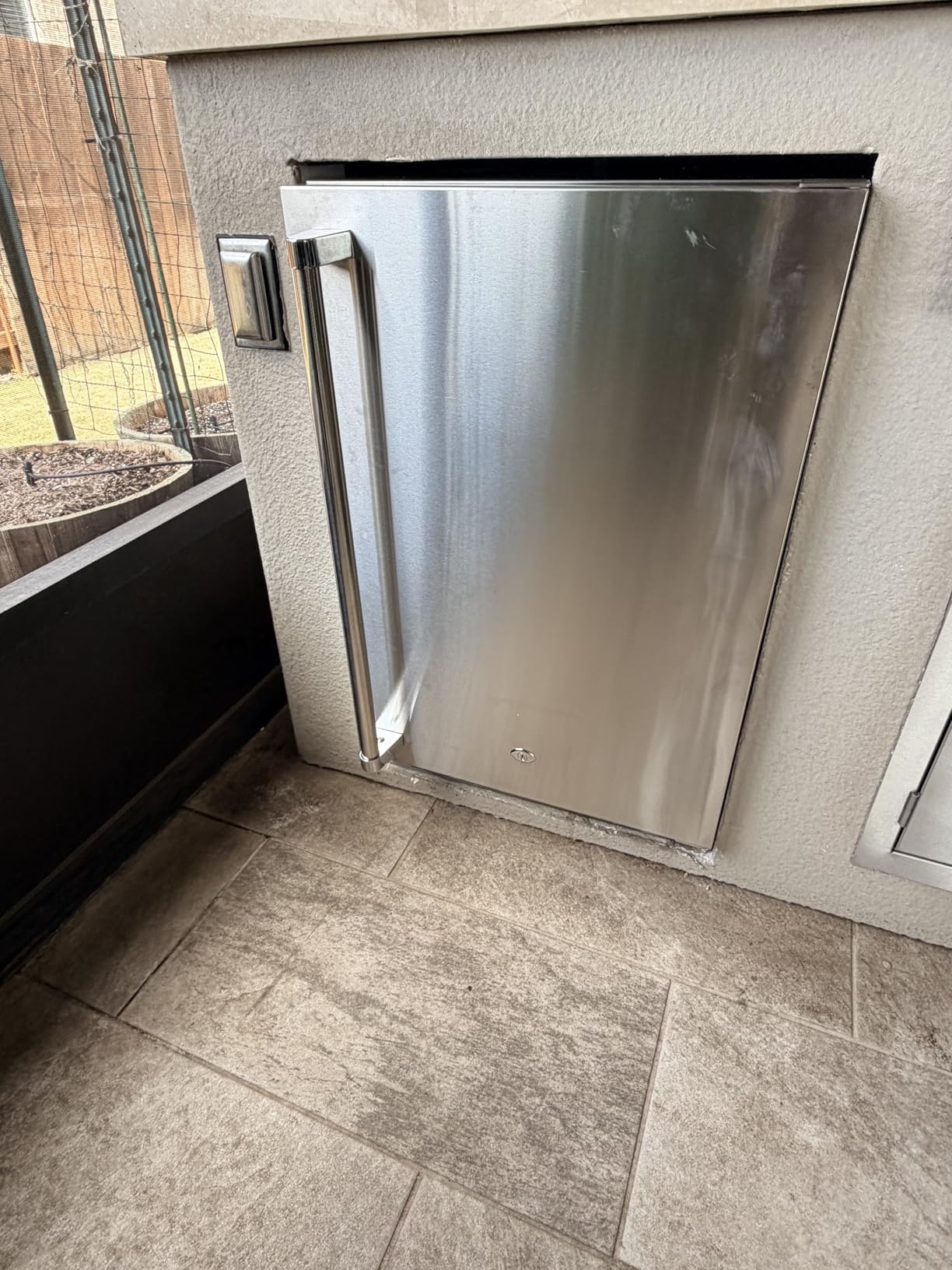 21 Inch Outdoor Refrigerator, Weather Proof Stainless Steel Beverage Beer Cooler Under Counter Fridge, Indoor/Outdoor Refrigerator with 3 Shelves for Patio Kitchen and Commercial Use customer photo 1