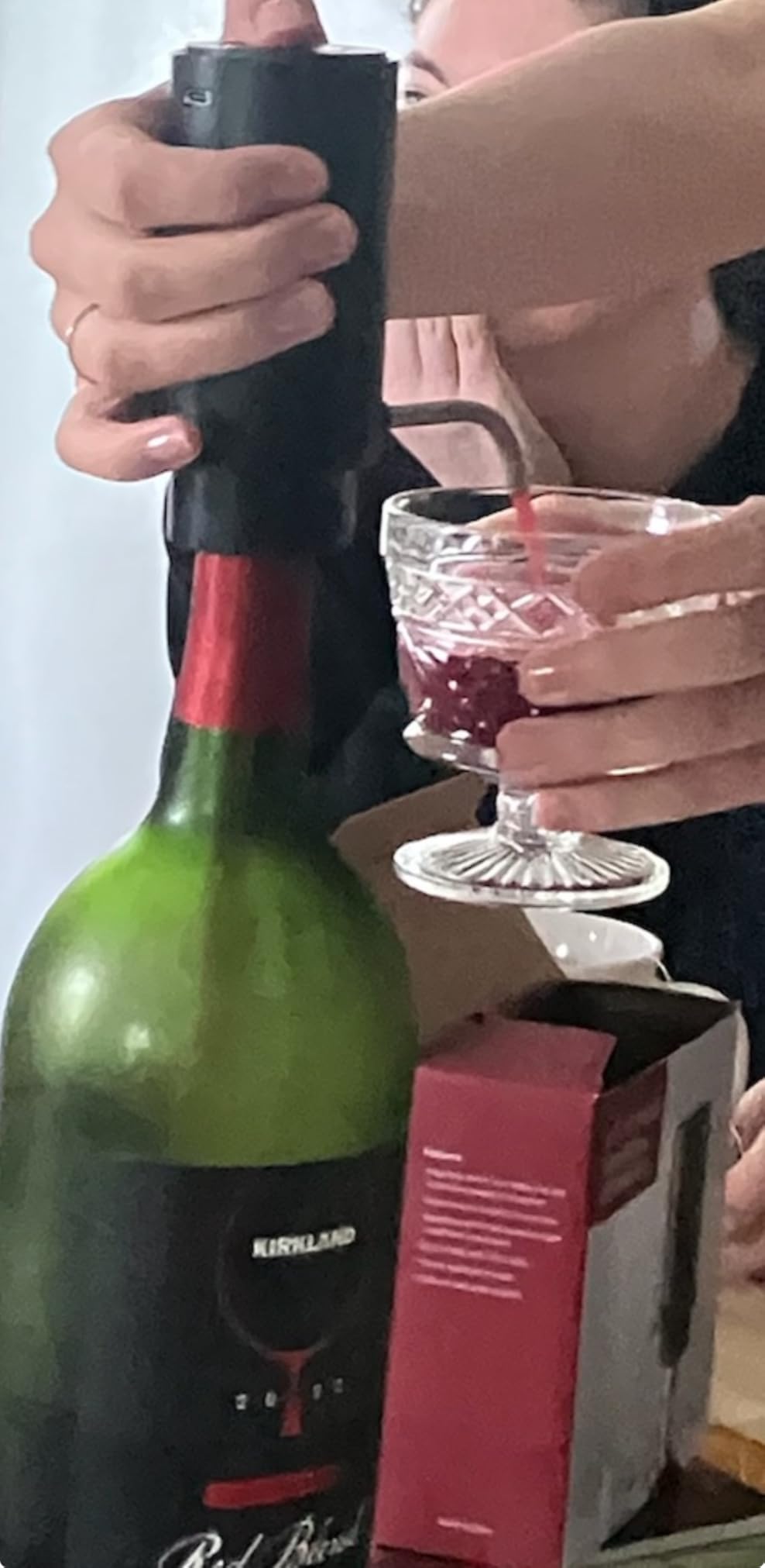 Wine Aerator Electric Wine Decanter Automatic Wine Aerator Portable One Touch Wine Dispenser Rechargeable Wine Pourer Wine Gifts for Wine Lovers and Parties customer photo 1