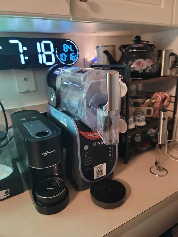 Ninja SLUSHi Frozen Drink & Slushie Machine with RapidChill Technology | 88 oz. Easy Fill Vessel | 5 Preset Programs | Make Margaritas, Frappés, & More | With Dishwasher Safe Parts | Black | FS301 customer photo 2