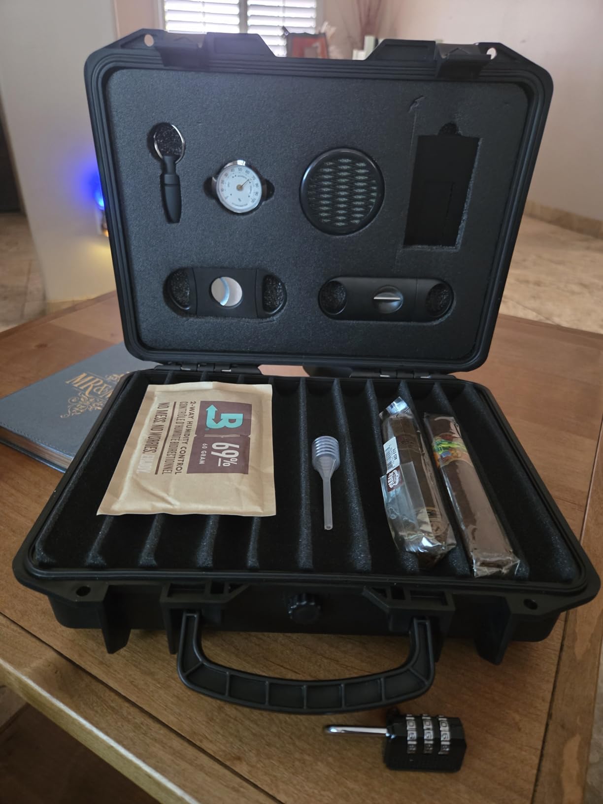 INFINITKIN Cigar Humidor Case | Lockable, Waterproof, Crushproof, Airtight | Holds 20 Cigars | Durable, Portable Travel Cigar Humidor Kit for Aficionados customer photo 1