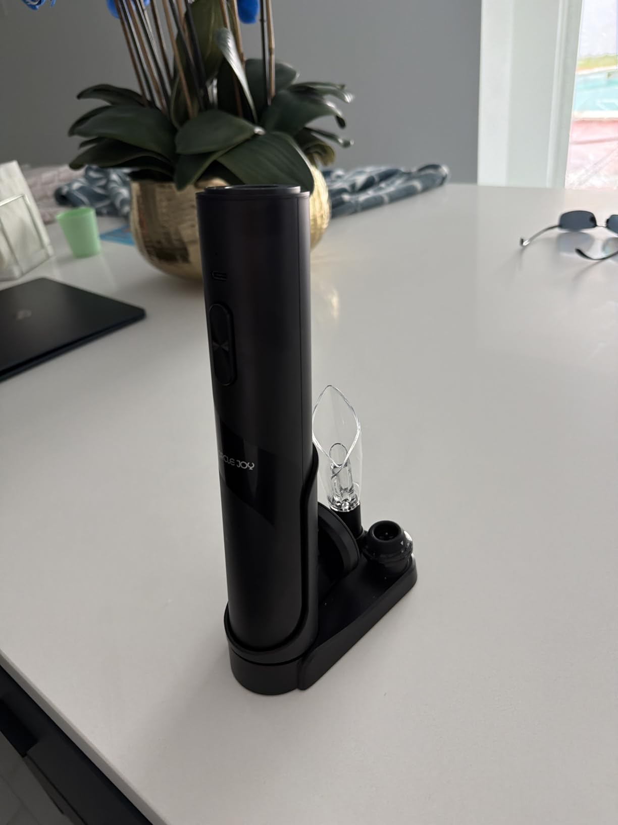 CIRCLE JOY Rechargeable Wine Opener Electric Wine Bottle Opener, 7-in-1 Wine Gift Set with Electric Vacuum Pump, Charging Station, Foil Cutter, Wine Aerator Pourer and 2 Wine Stoppers, Black customer photo 1