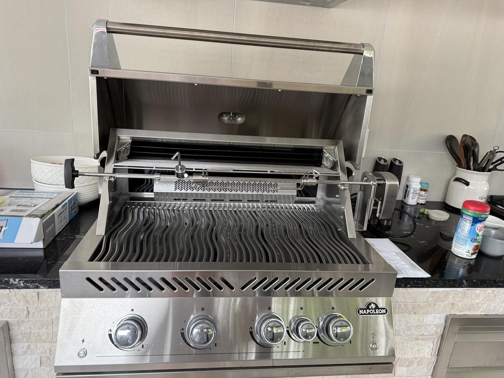 Napoleon Built-In 700 Series 32-inch Natural Gas Grill Head with Infrared Rear Burner - BIG32RBNSS-1-4 Main Burners, Infrared Rear Burner, Stainless Steel, Included Rotisserie Kit customer photo 1