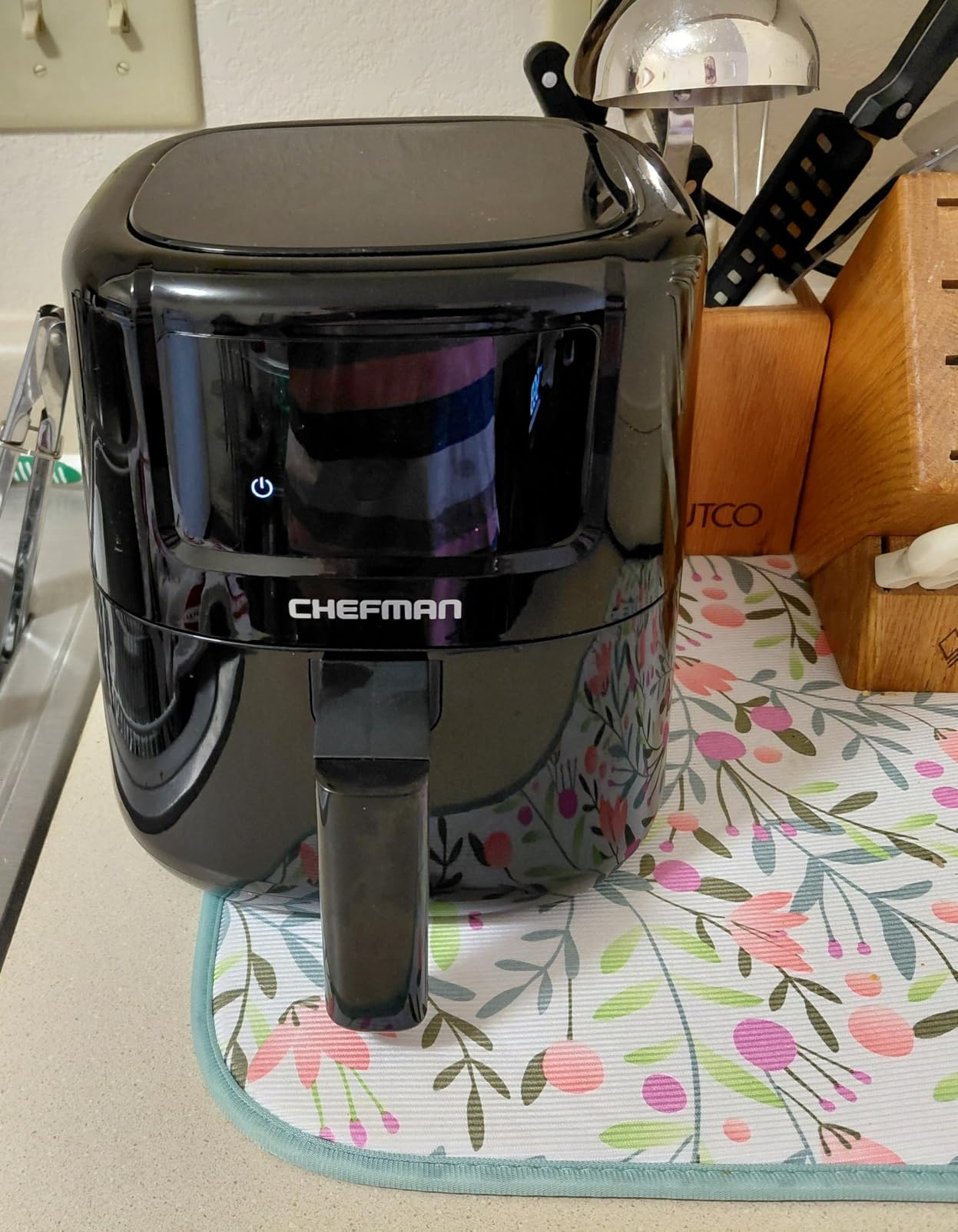 CHEFMAN 2 Qt Mini Air Fryer - Digital Space-Saving Compact Air Fryer with Nonstick and Dishwasher Safe Basket, Quick & Easy Meals, Digital Timer and Shake Reminder, Black customer photo 1