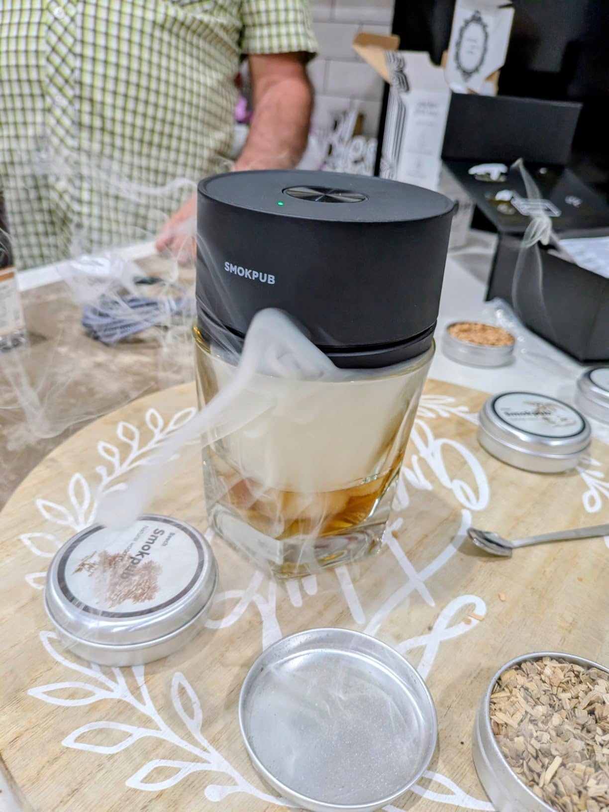 SMOKPUB Electric Whiskey Smoker Kit, Rechargeable Cocktail Smoker with 6 Wood Chips, Flameless Heating System, Old Fashioned Drink Smoker Kit, Bourbon Whiskey Gifts for Men,Dad,Husband customer photo 2